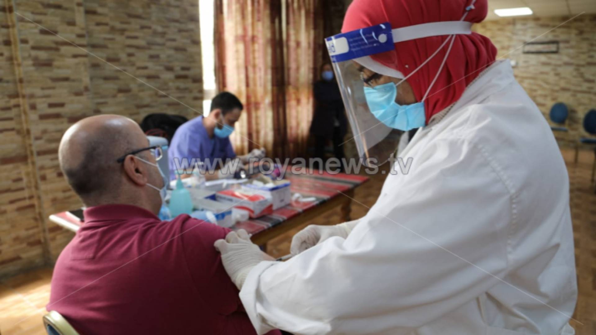 الصورة من احد مراكز التطعيم