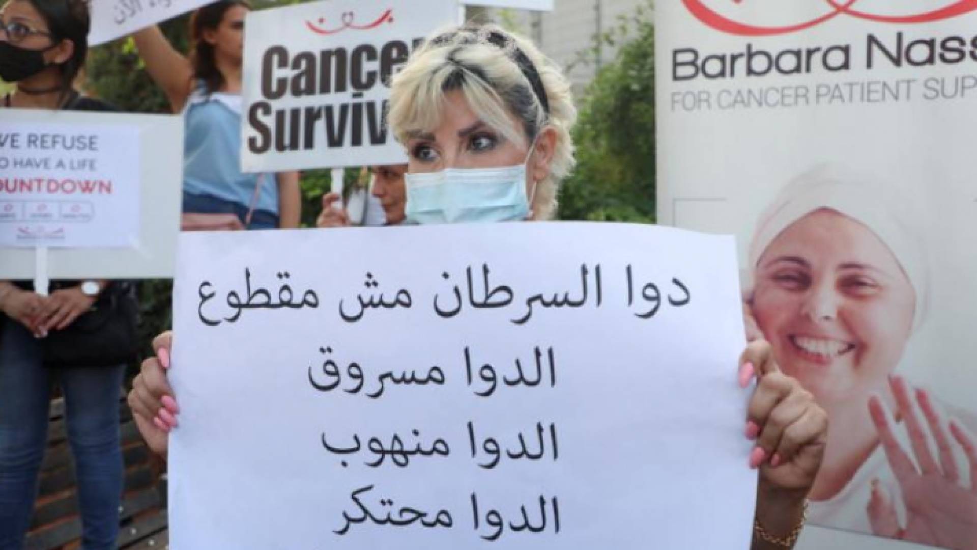 يبحث اللبنانيون عبثاً عن أدويتهم في صيدليات باتت رفوفها فارغة