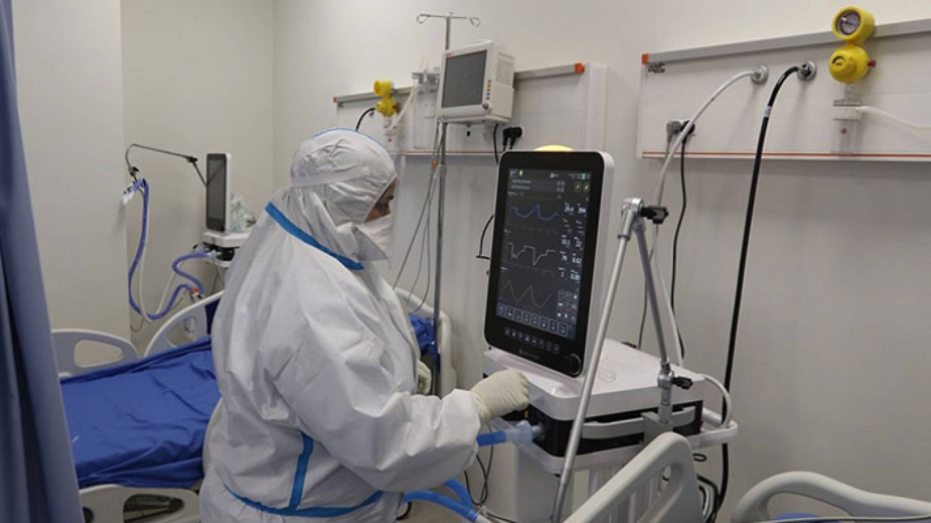 من داخل إحدى غرف العناية الحثيثة بأحد المستشفيات