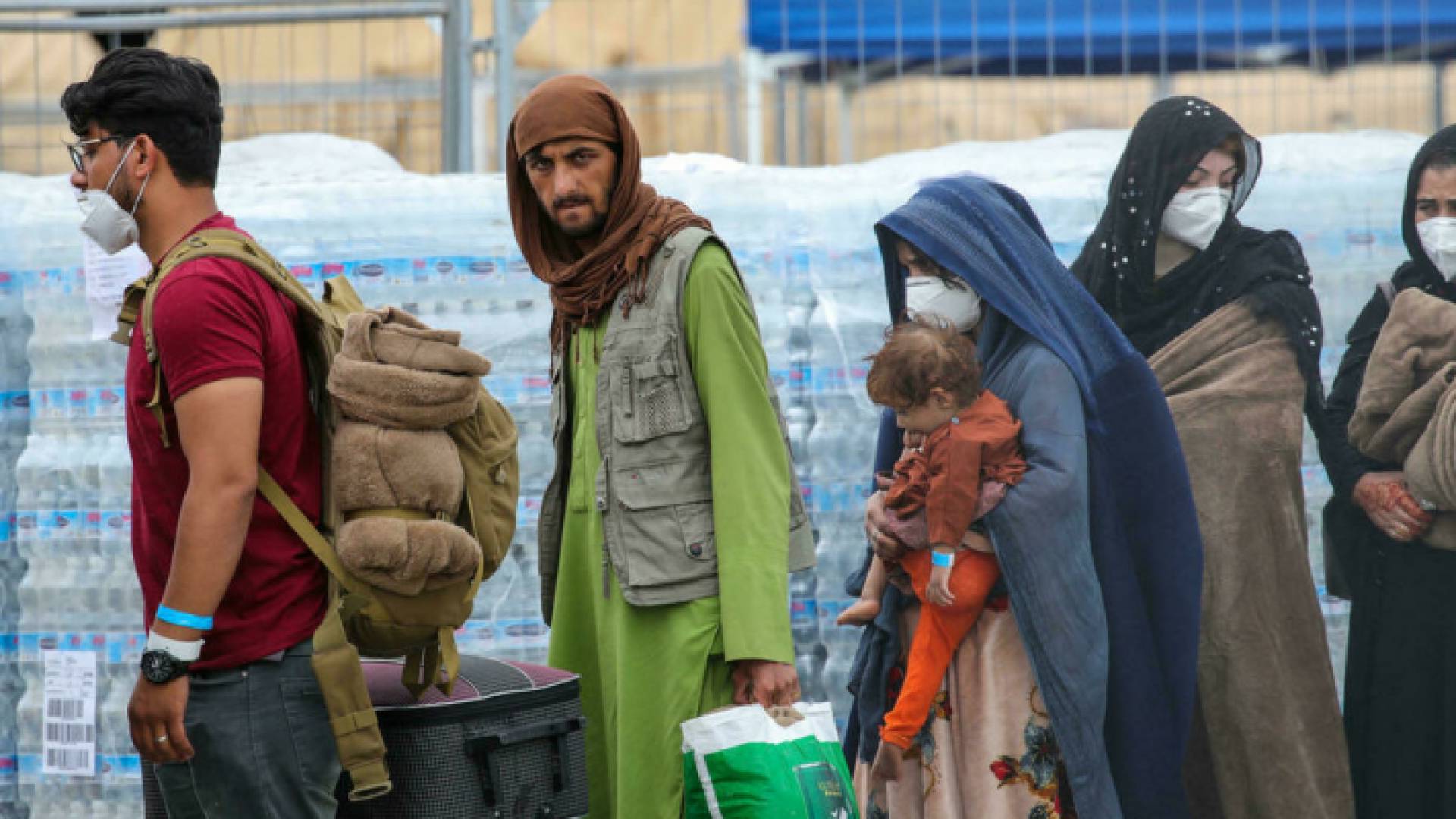 لاجئون أفغان يصلون إلى قاعدة رامشتاين الأمريكية في ألمانيا