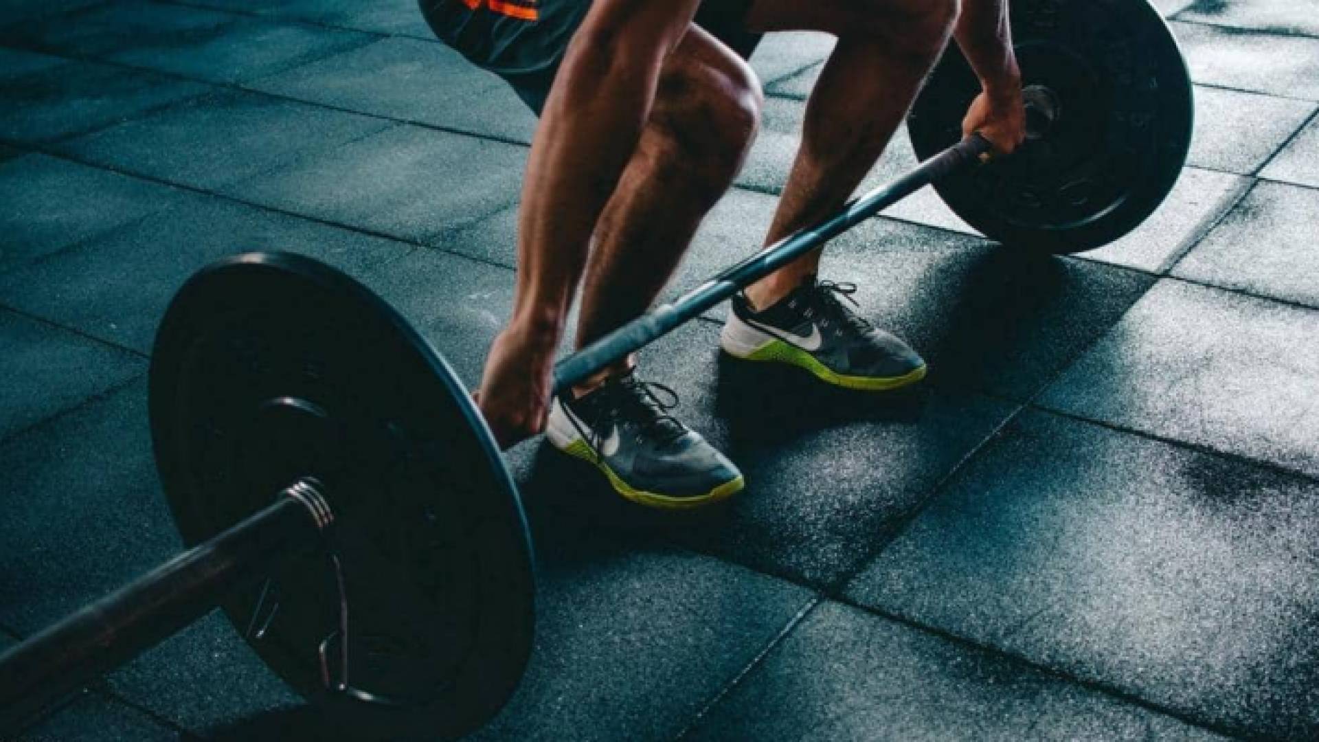 ثلاثة تمارين يجب على كل رجل تضمينها في روتينه الرياضي