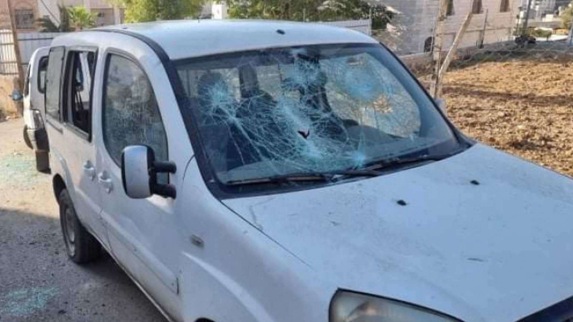 مركبة حطمها مستوطنون