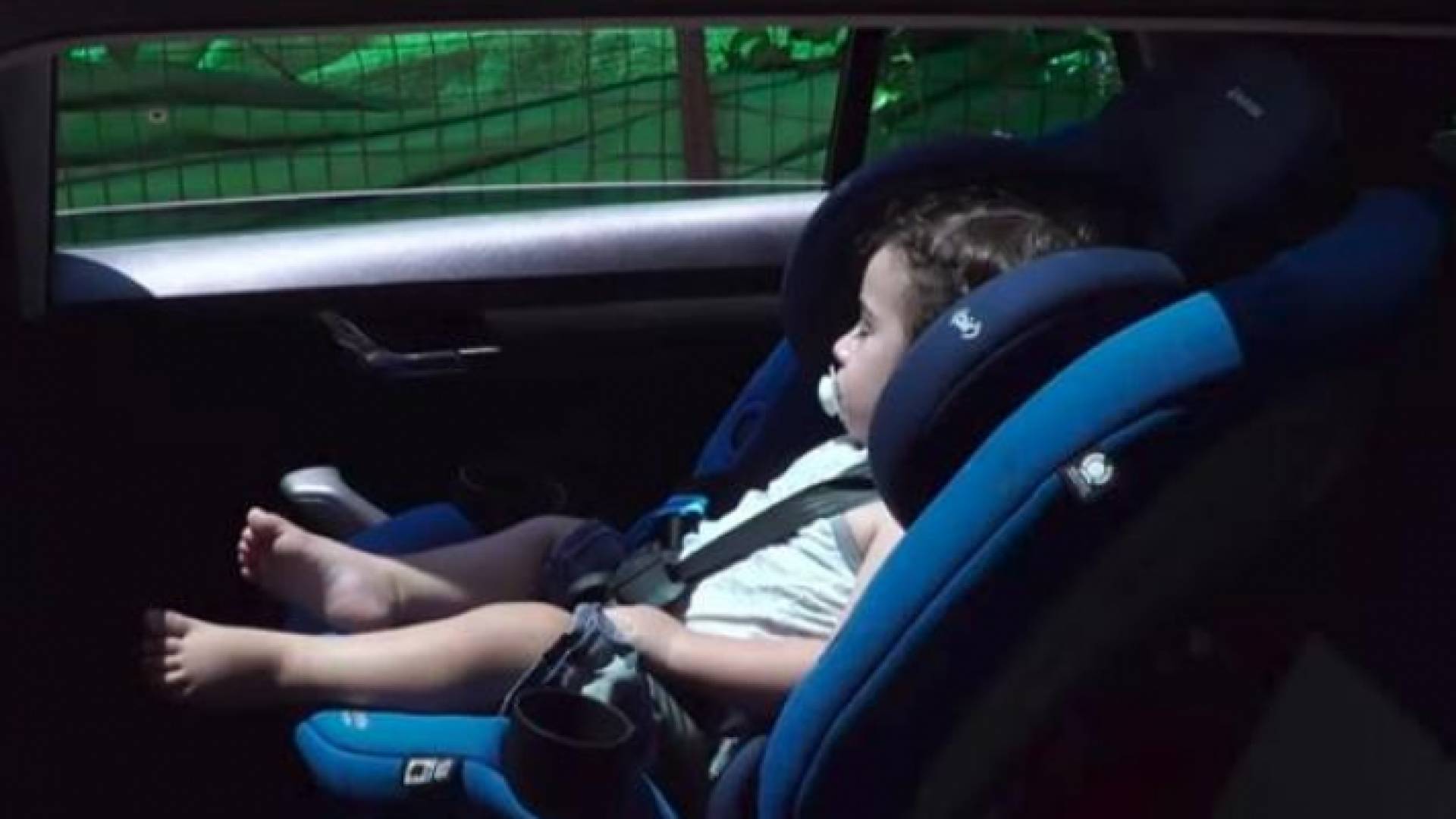 تفاصيل جديدة حول وفاة رضيعة نسيتها والدتها داخل مركبتها في الزرقاء