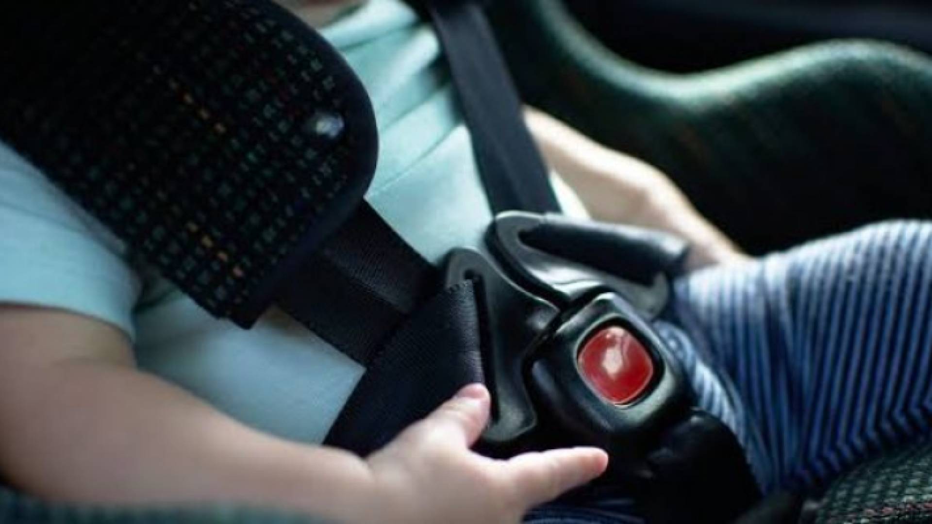 الأمن يدعو لعدم ترك الأطفال وحدهم داخل المركبة أثناء قضاء الحوائج