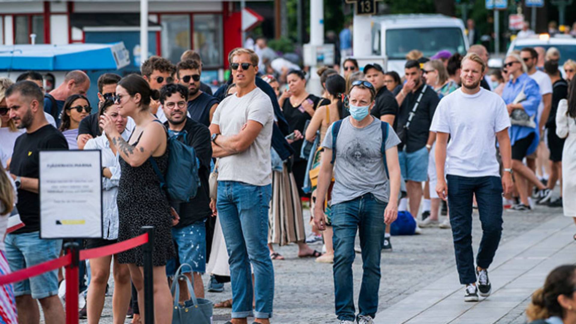 من أحد شوارع السويد