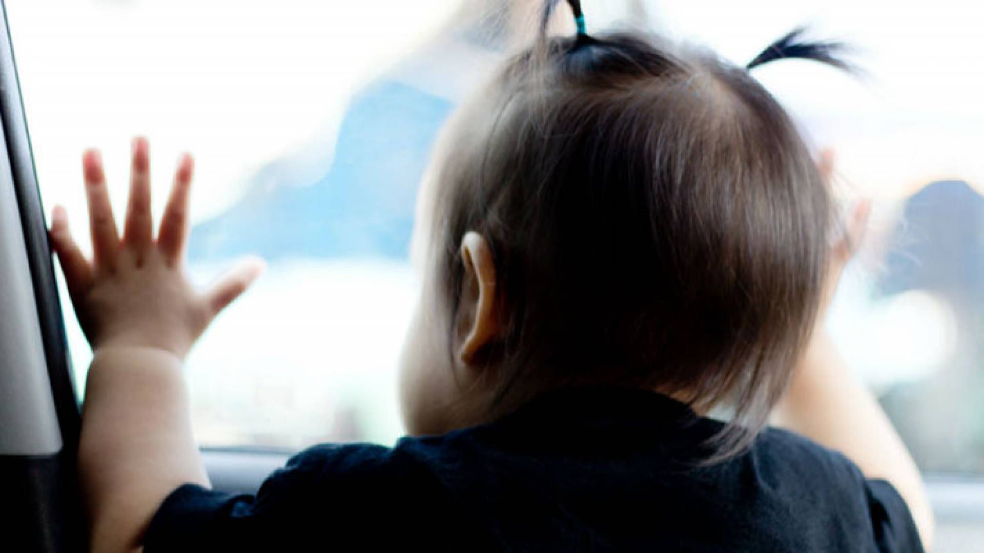 خطورة ترك الاطفال في المركبات - تعبيرية