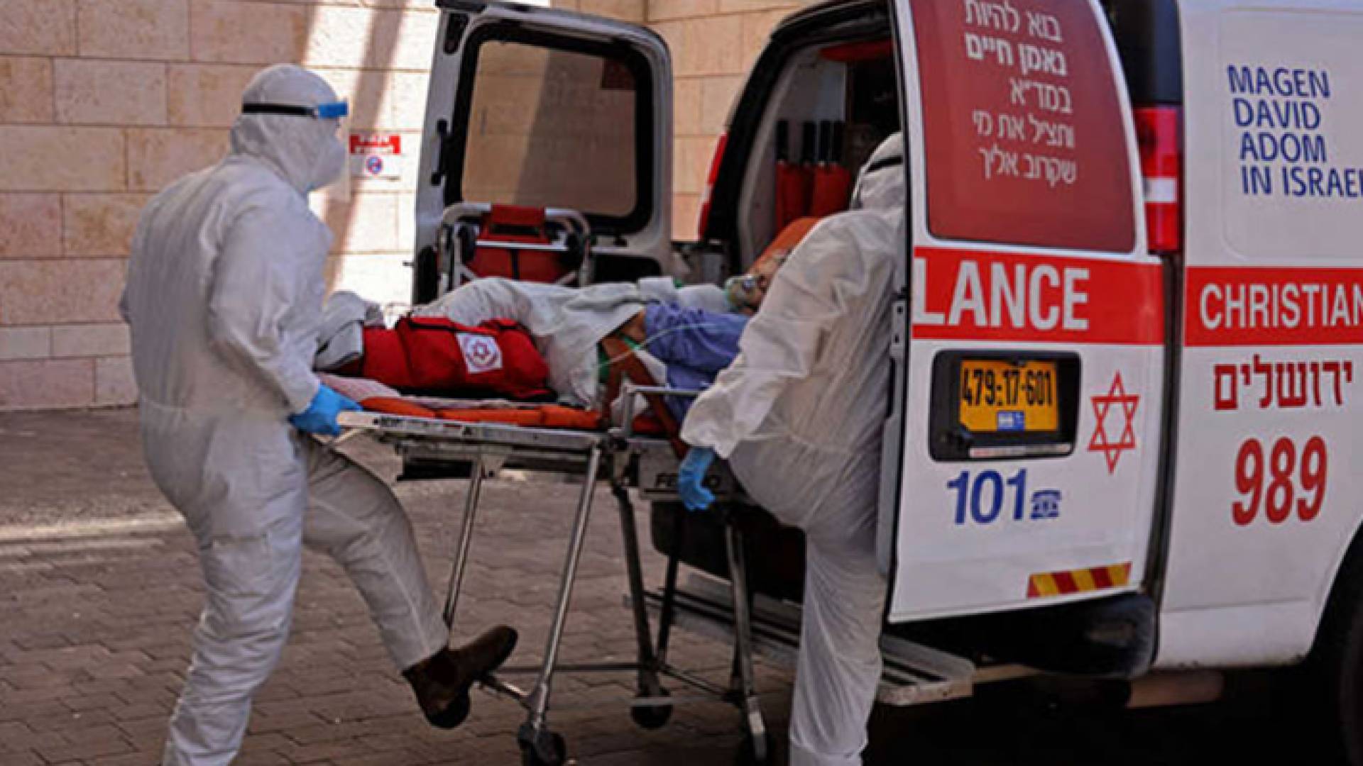 خلال نقل أحد المرضى بفيروس كورونا إلى أحد المستشفيات