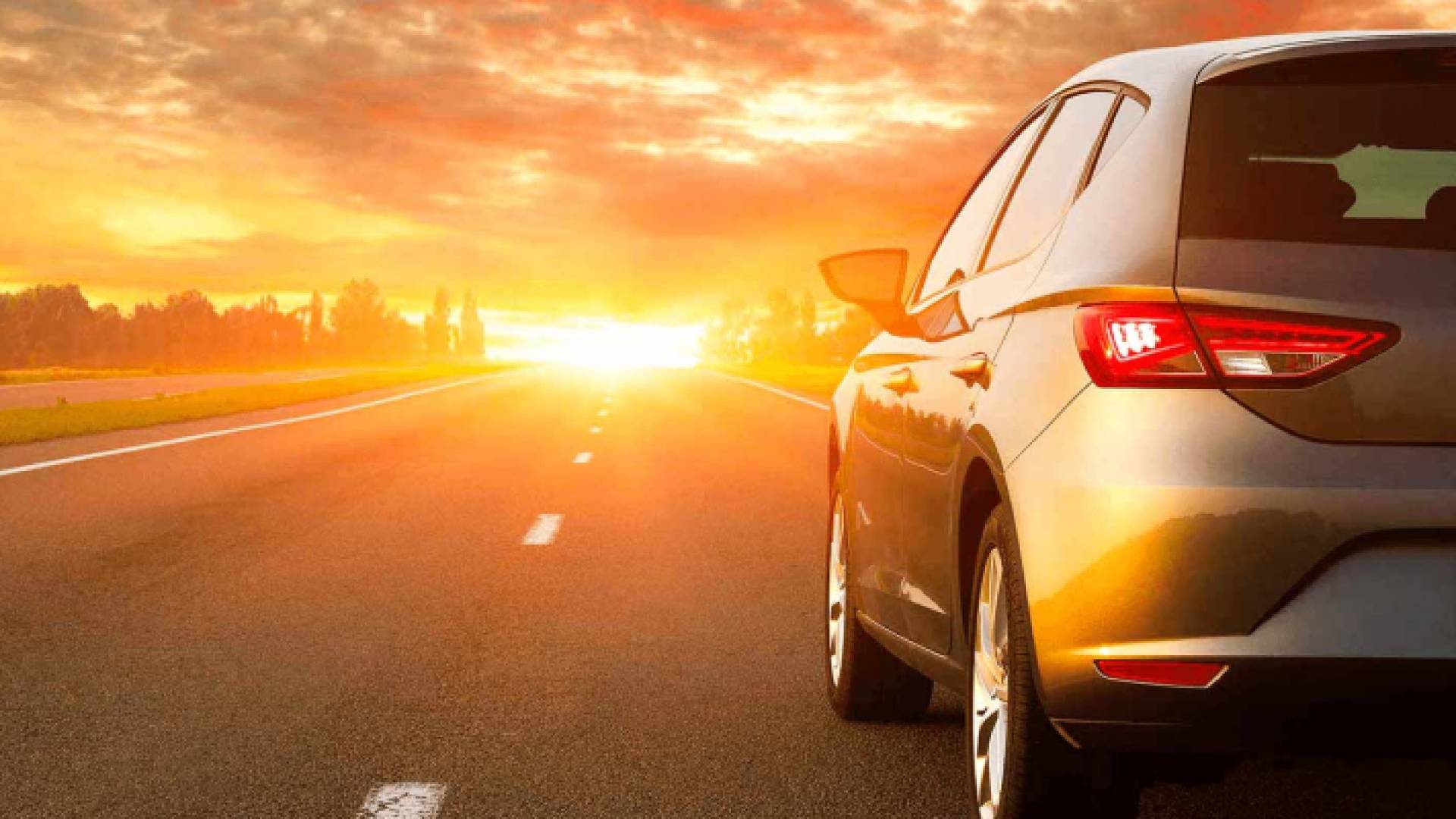 مركبة في شارع عام - تعبيرية