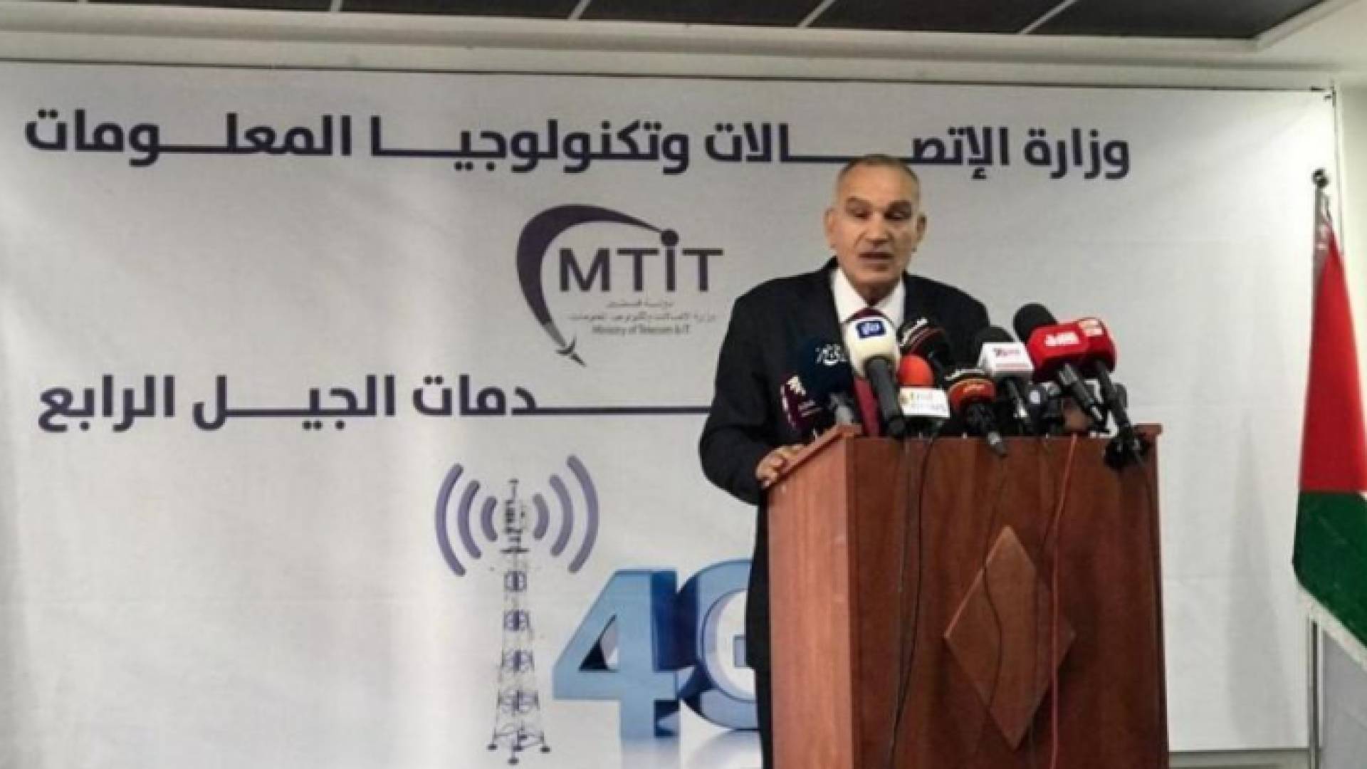 وزير الاتصالات وتكنولوجيا المعلومات اسحق سدر