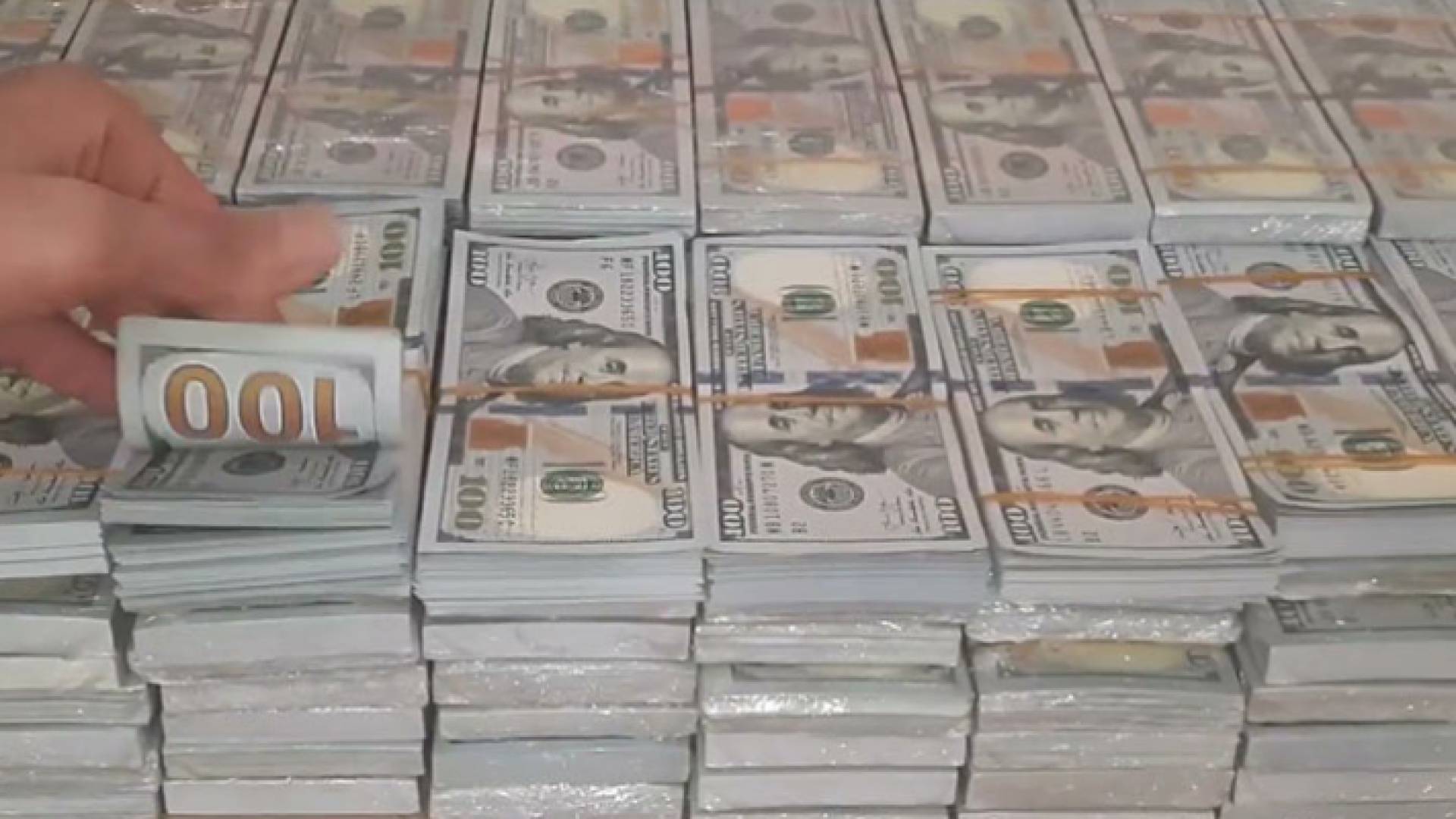 دولارات أمريكية