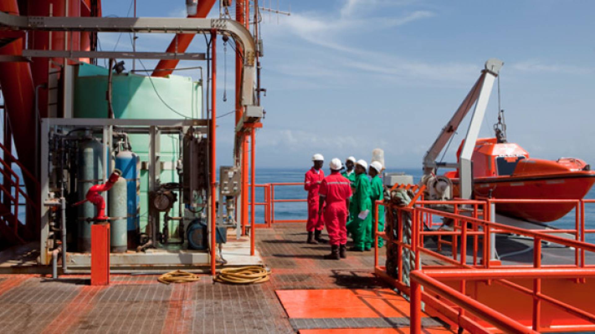 اكتشاف مخزونات "كبيرة" من النفط والغاز