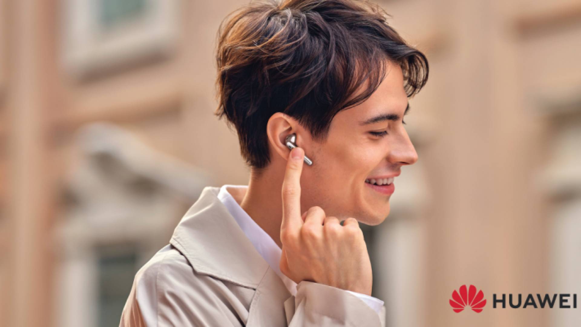 HUAWEI FreeBuds 4: السماعات التي لابد من اقتنائها هذا الصيف للاستمتاع بالموسيقى والرد على المكالمات والراحة المطلقة