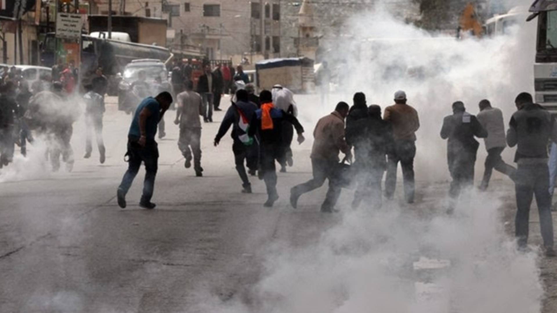 إصابة عشرات الفلسطينيين بالإختناق إثر مواجهات مع جيش الاحتلال الإسرائيلي في جنين - ارشيفية