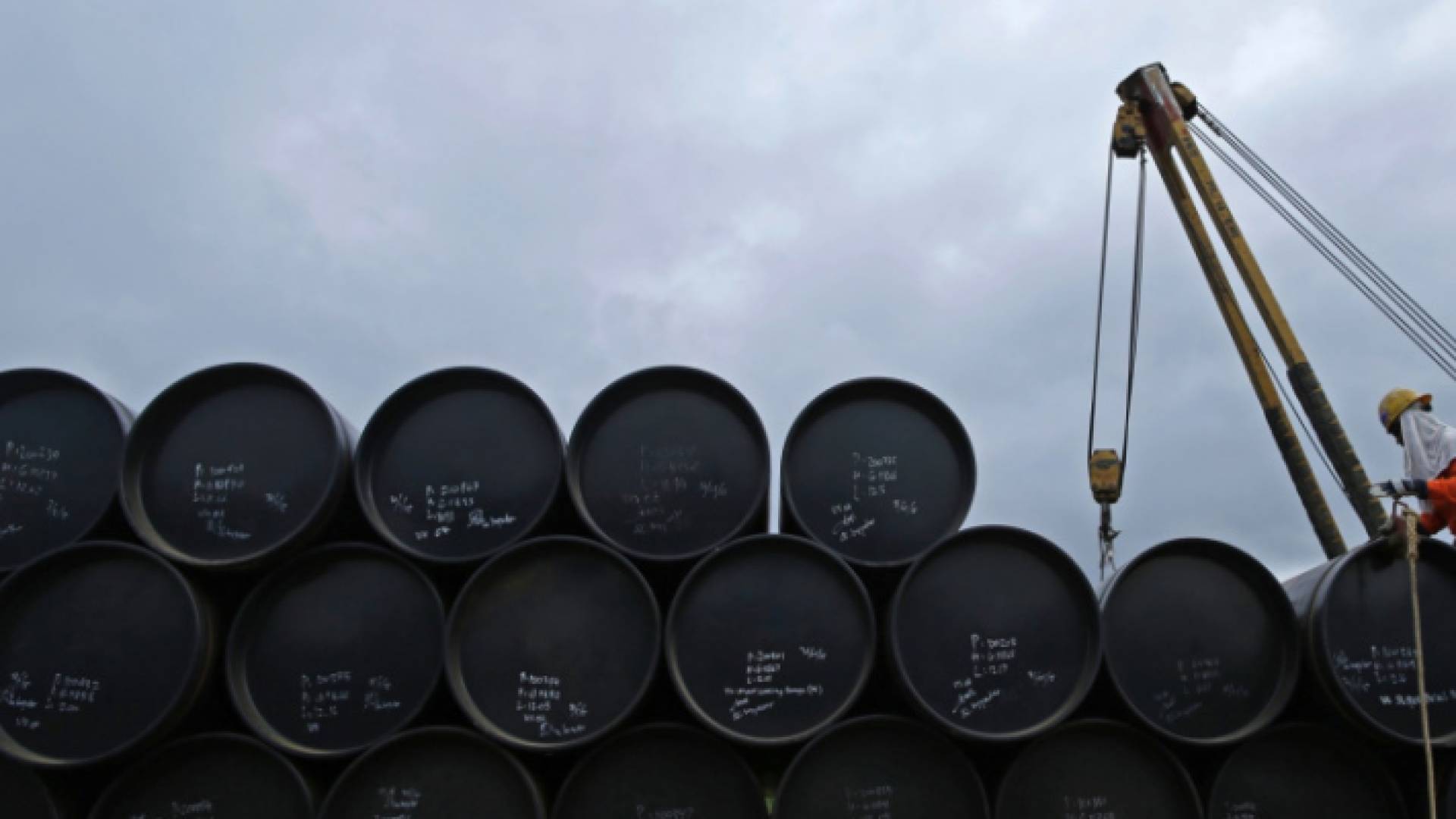 تباين أسعار النفط