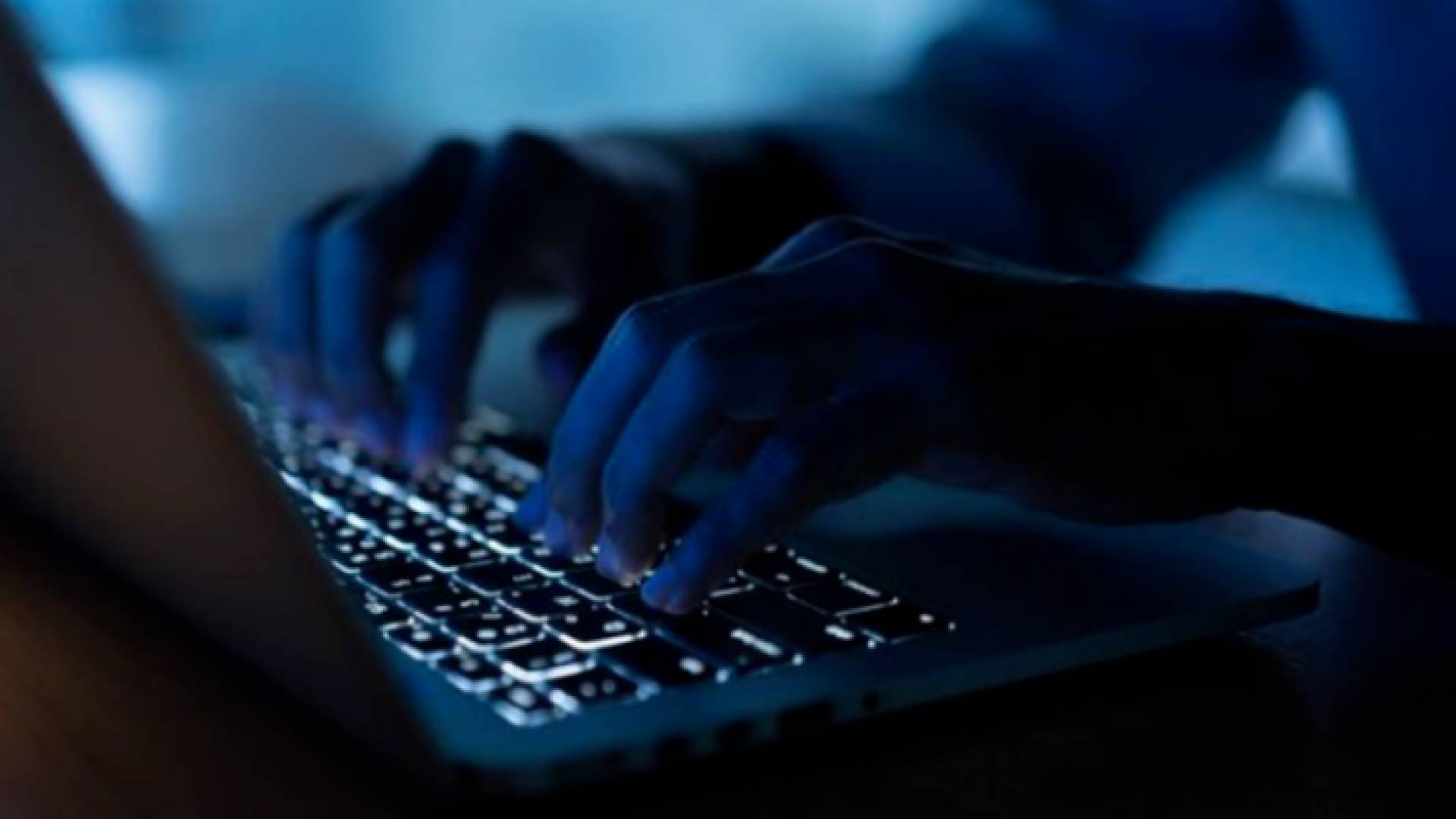 يوميا تعلن وزارة الداخلية عن الإيقاع بأشخاص يقومون بالابتزاز الإلكتروني