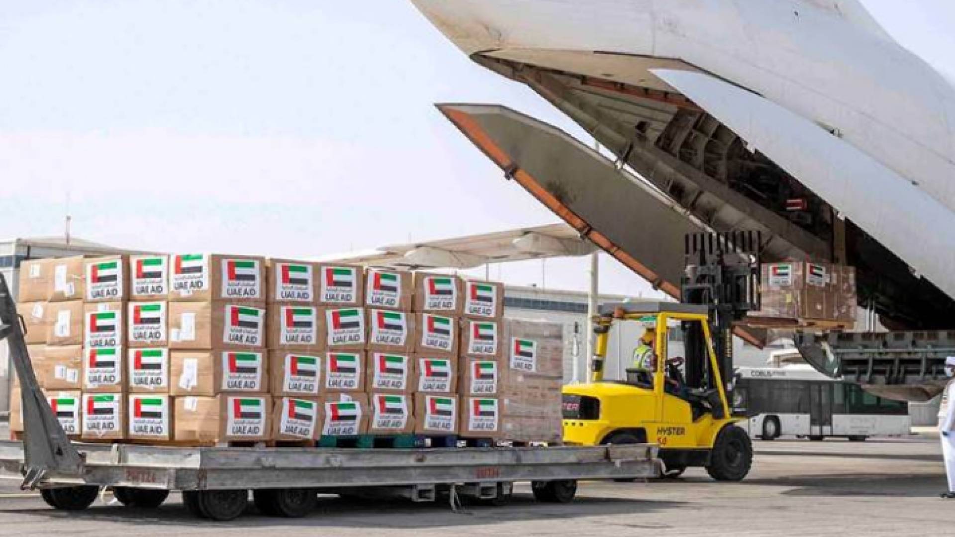 مساعدات طبية وغذائية من الإمارات إلى أفغانستان