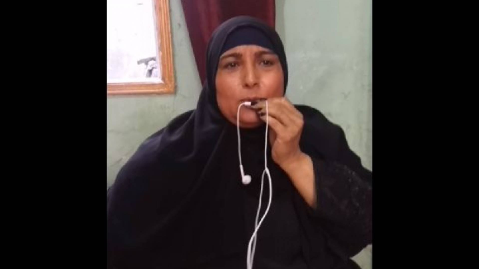 والدة الجاني والمجني عليها