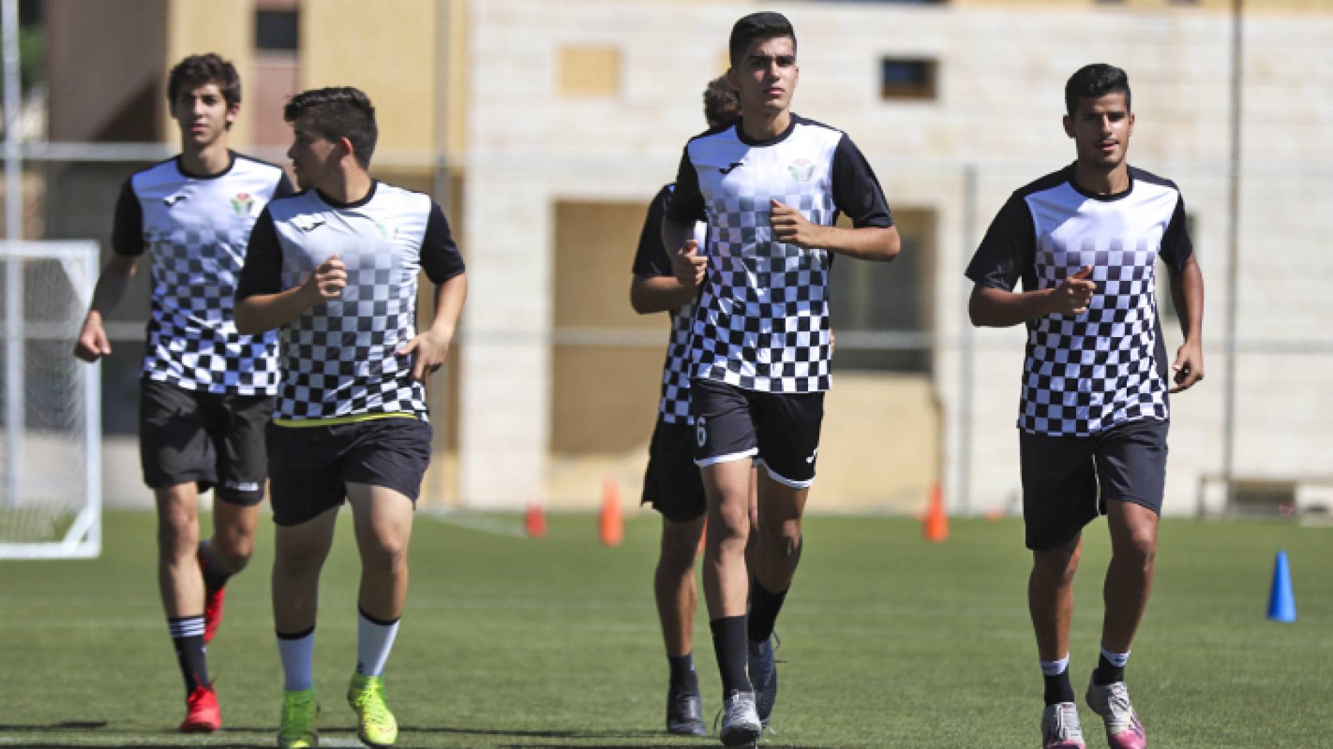 جانب من تدريبات المنتخب الوطني لكرة القدم تحت سن 20