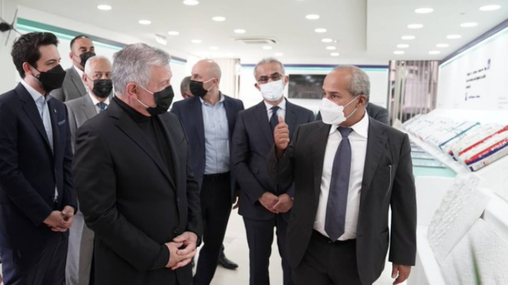 جانب من زيارة الملك لمجمع المناصير الصناعي في القطرانة