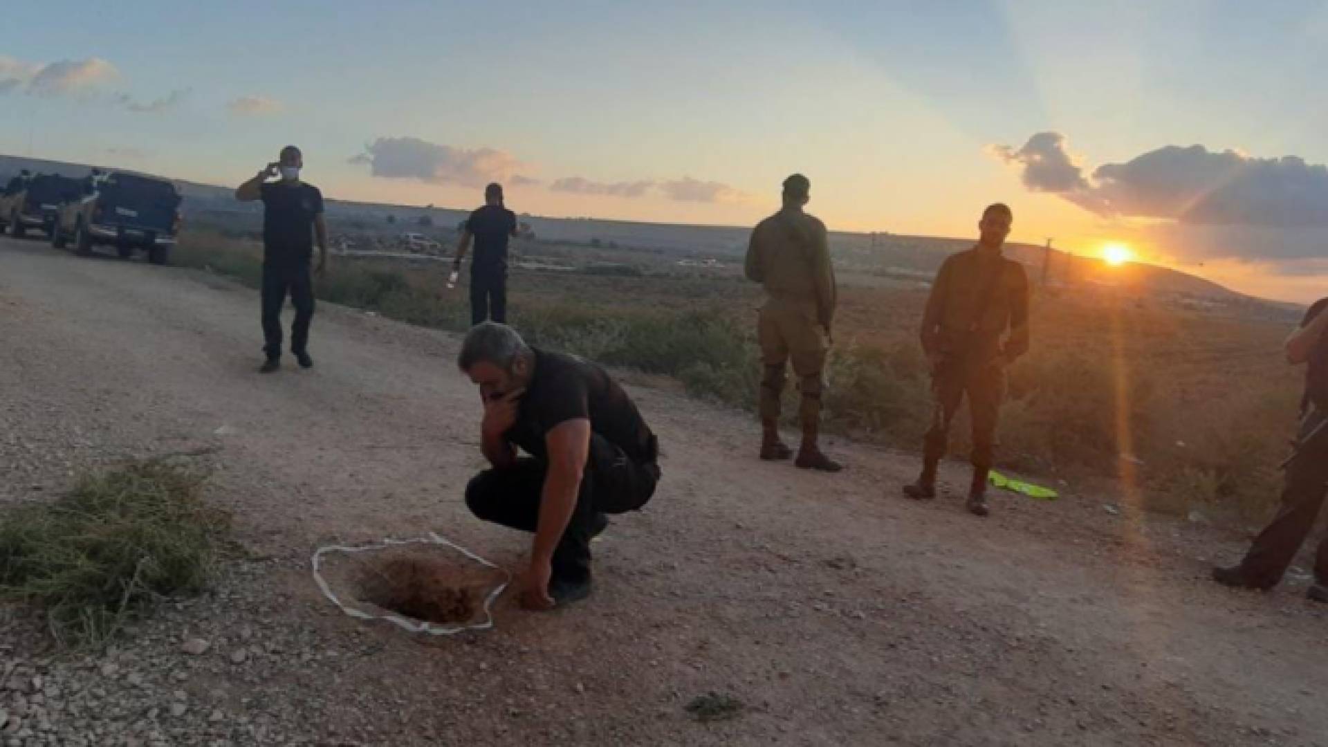صورة النفق الذي استخدمه 6 أسرى فلسطينيين للهرب من سجن جلبوع