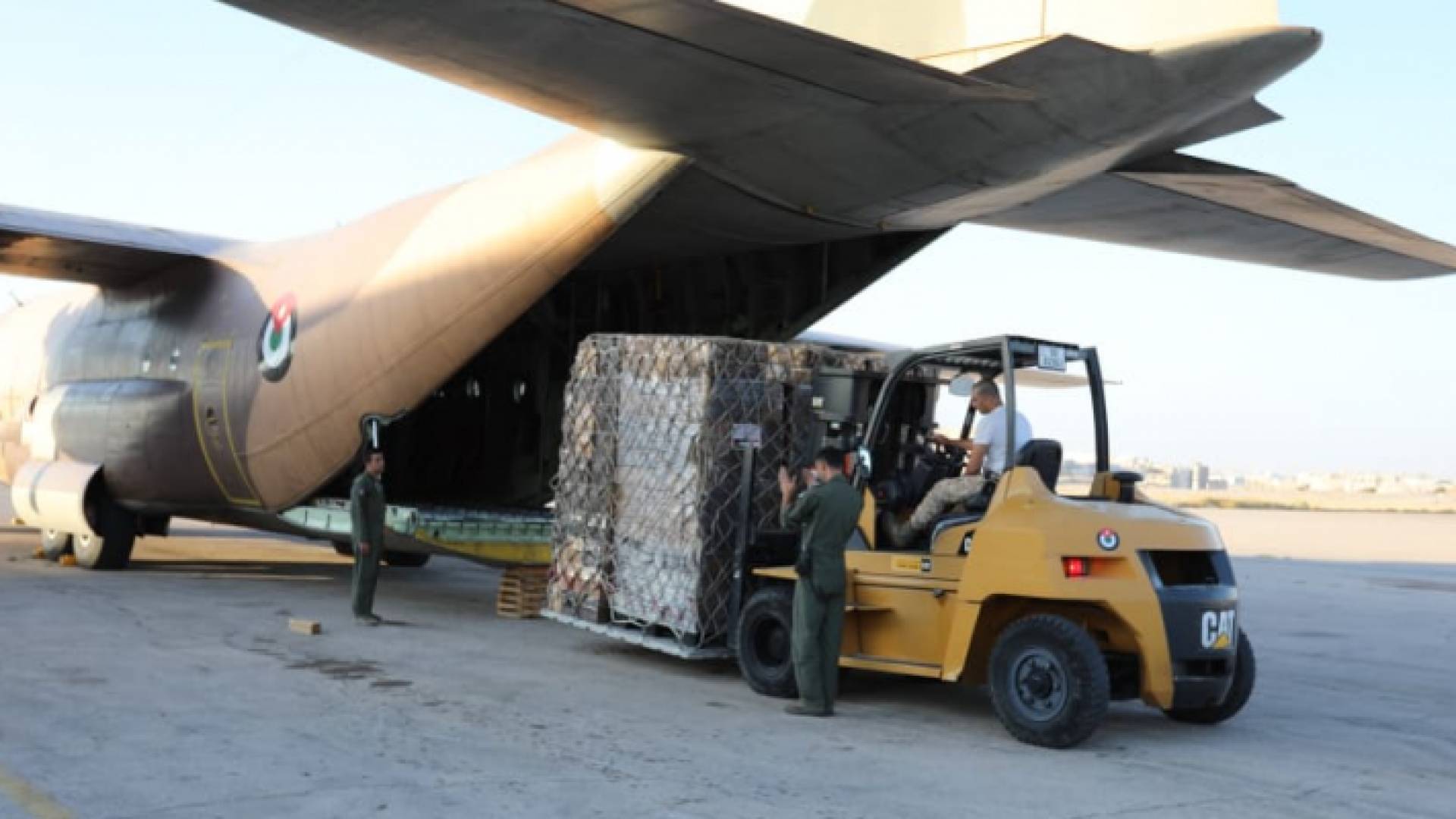 القوات المسلحة الأردنية ترسل طائرة مساعدات إلى لبنان