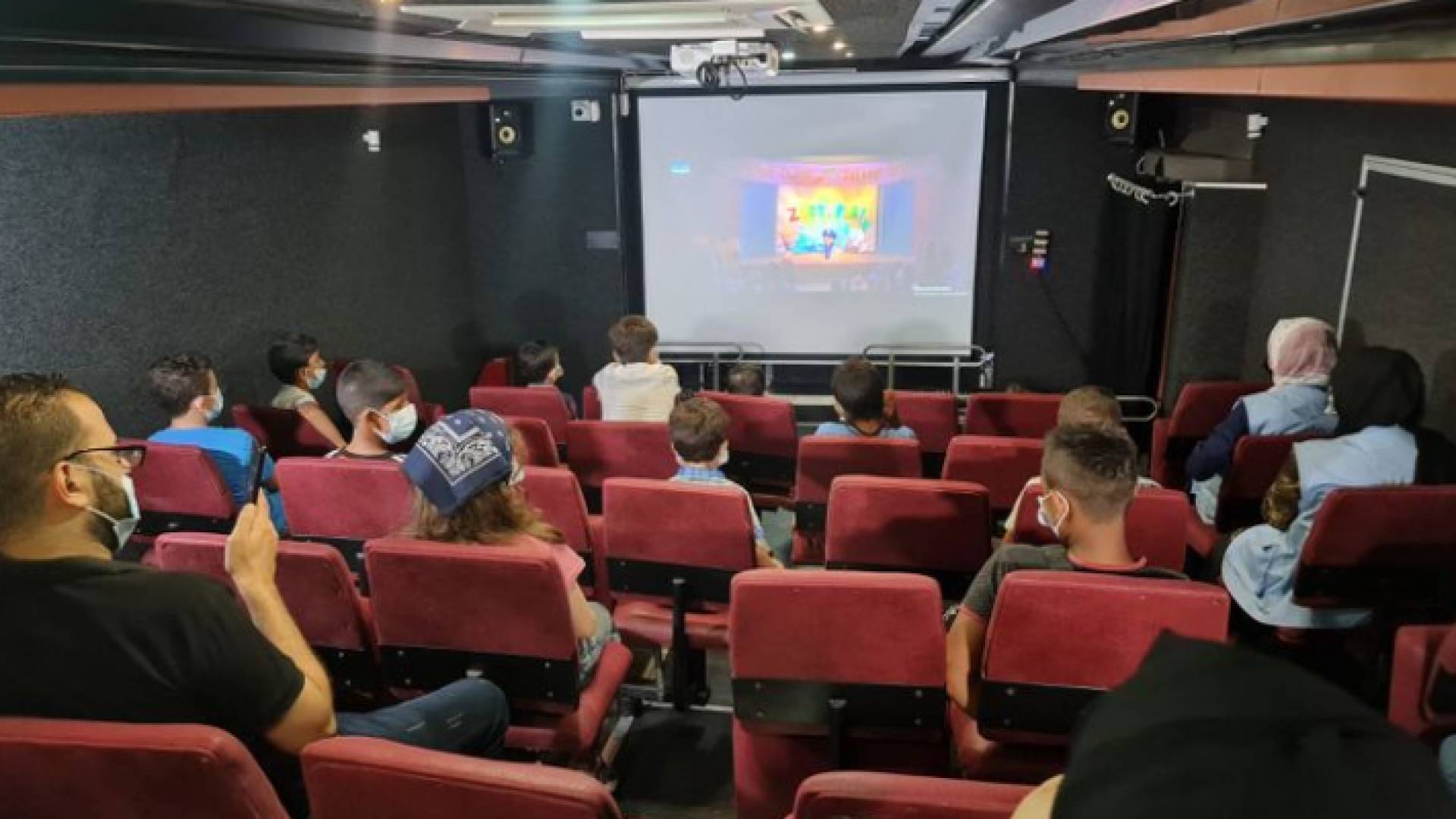 من سينما الباص في قطاع غزة