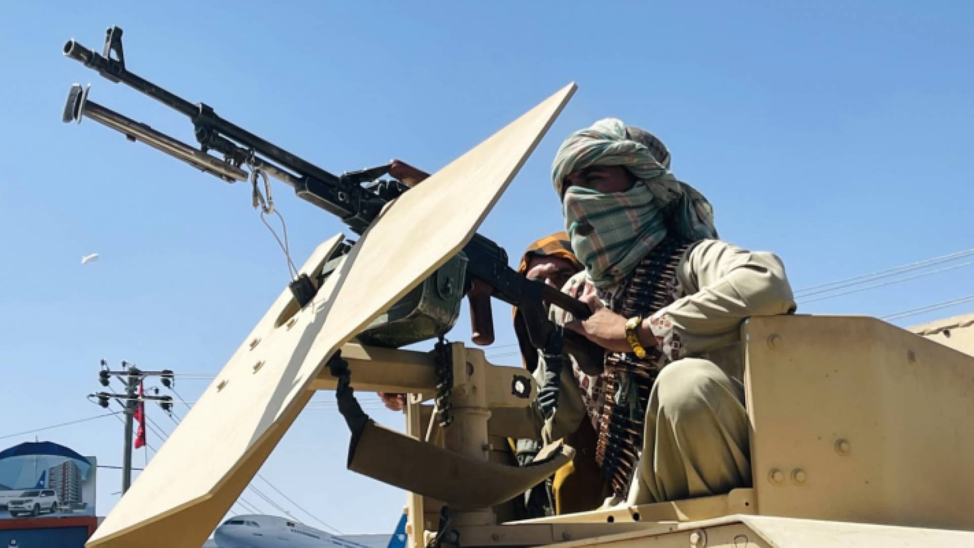 عنصر من حركة طالبان