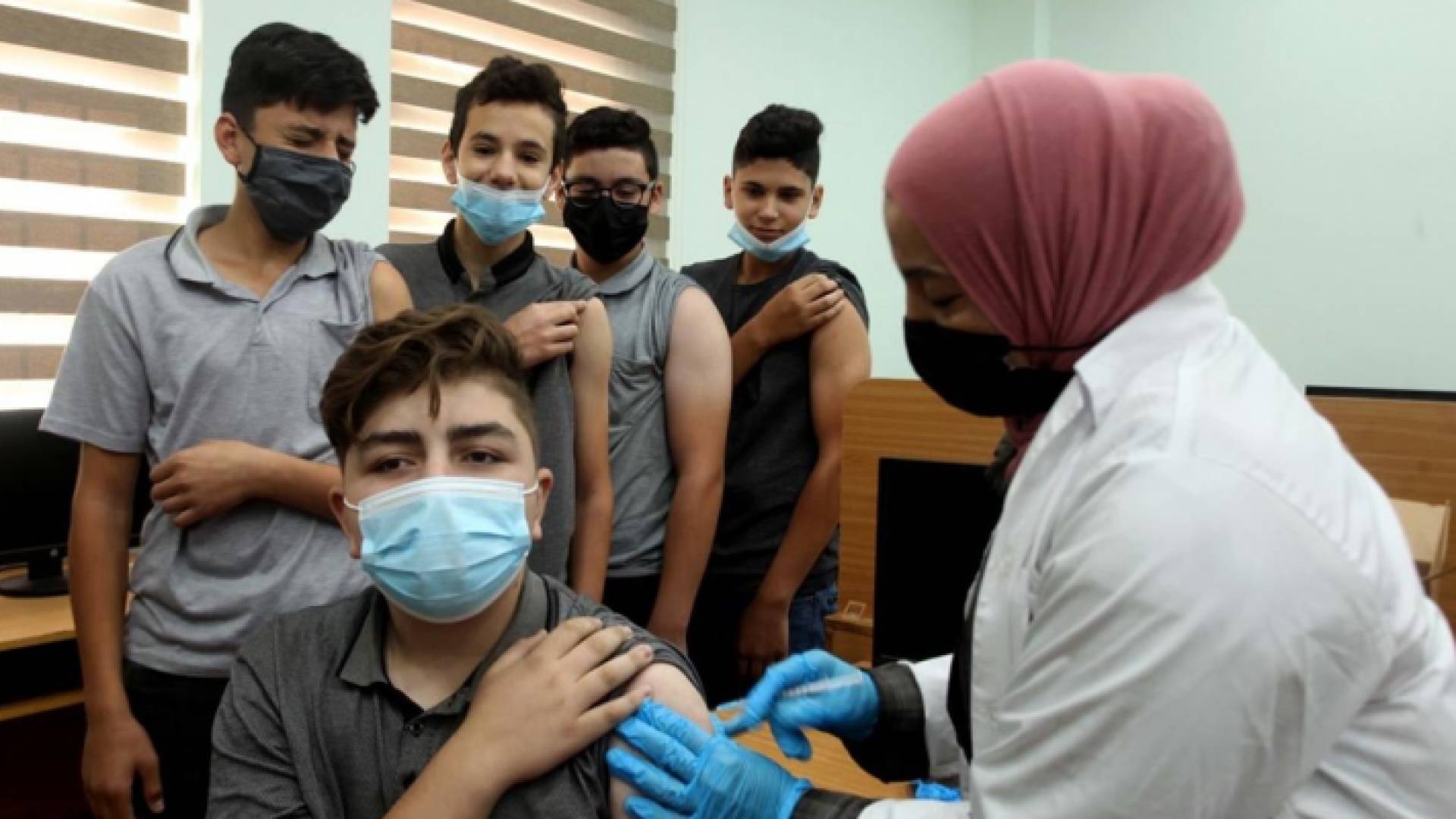 استمرار حملة التطعيم ضد كورونا في فلسطين