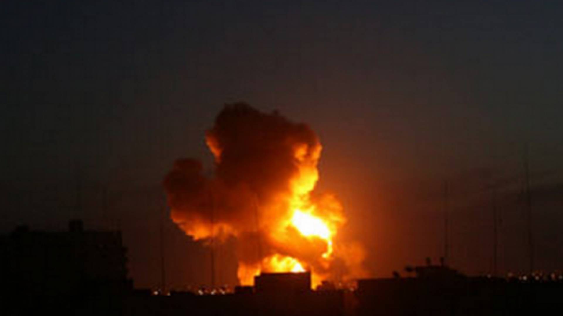 طائرات الاحتلال تقصف موقعًا لحماس غربي خانيونس