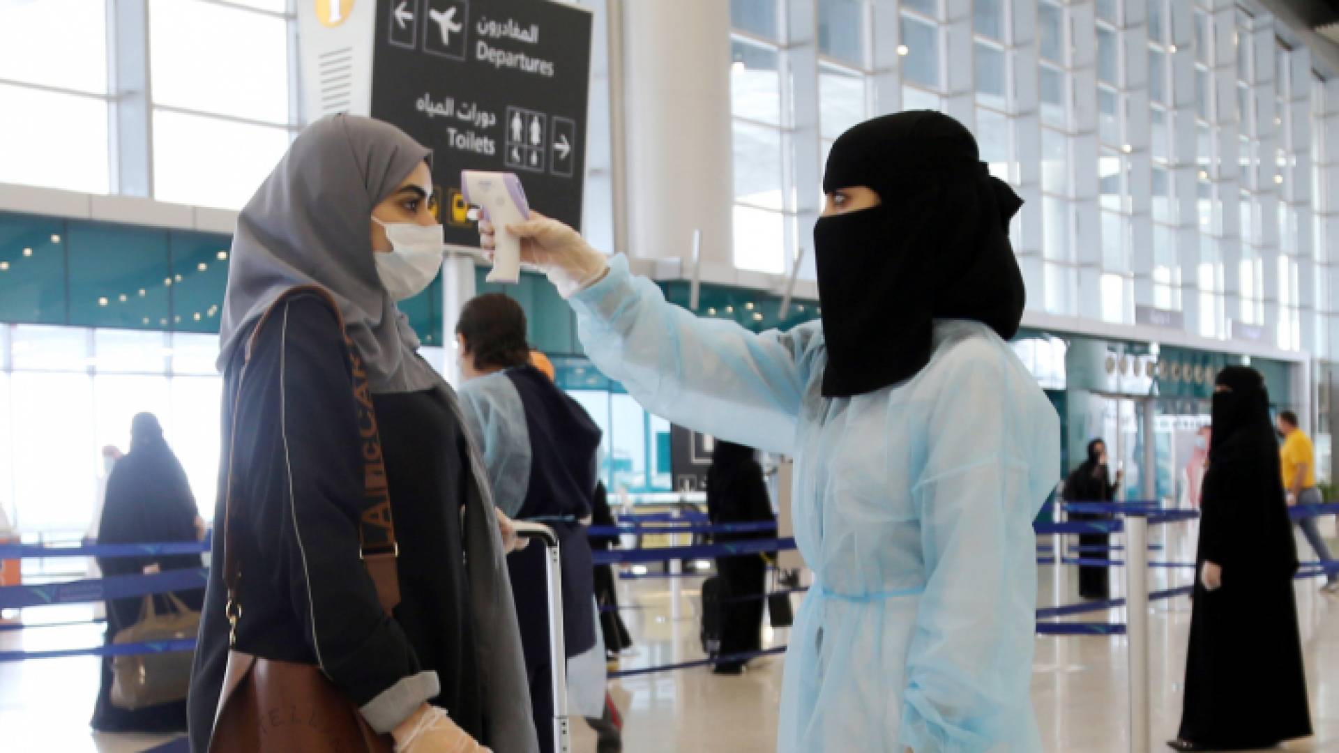 السعودية تقرر وقف تعليق القدوم إلى المملكة من 3 دول