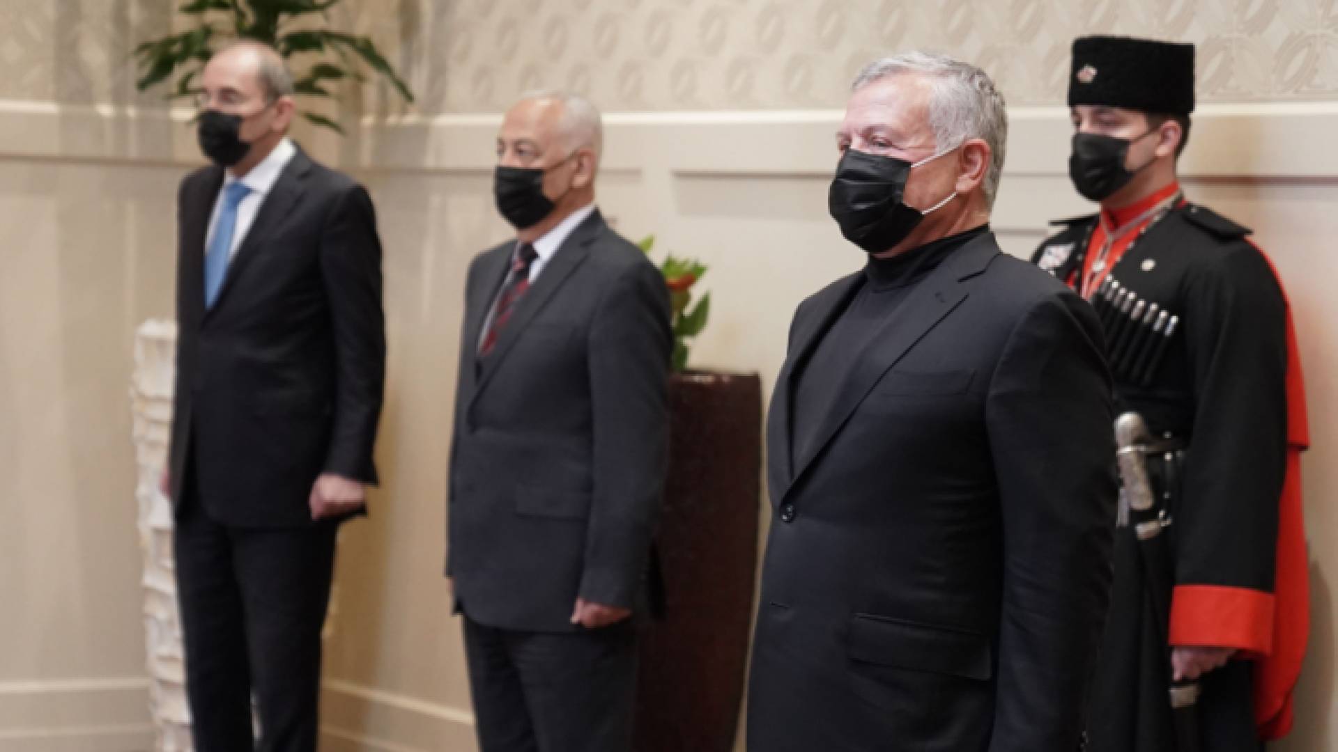 سفراء ومحافظان يؤدون اليمين القانونية أمام الملك