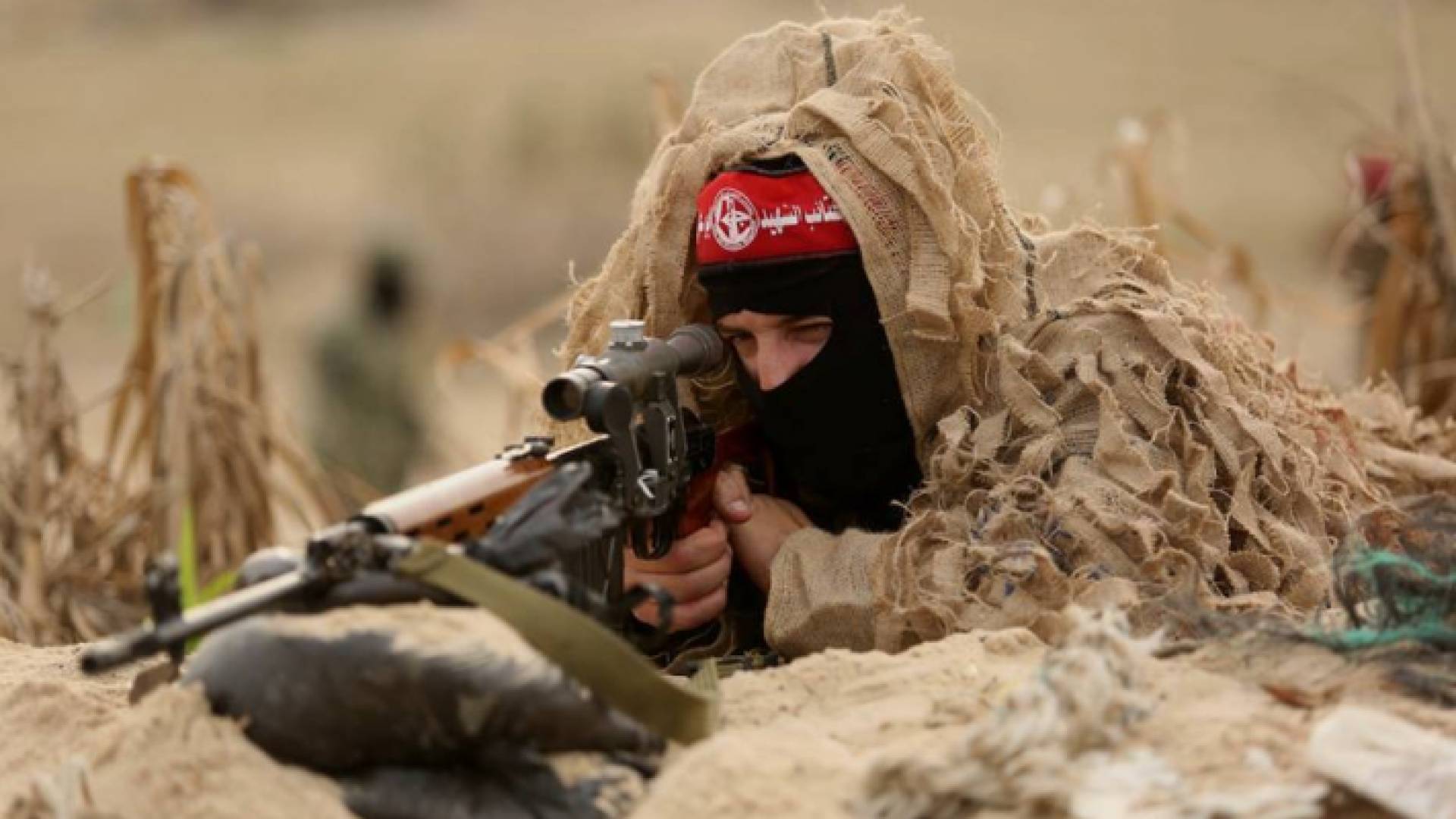 عنصر من كتائب الشهيد ابو علي مصطفى