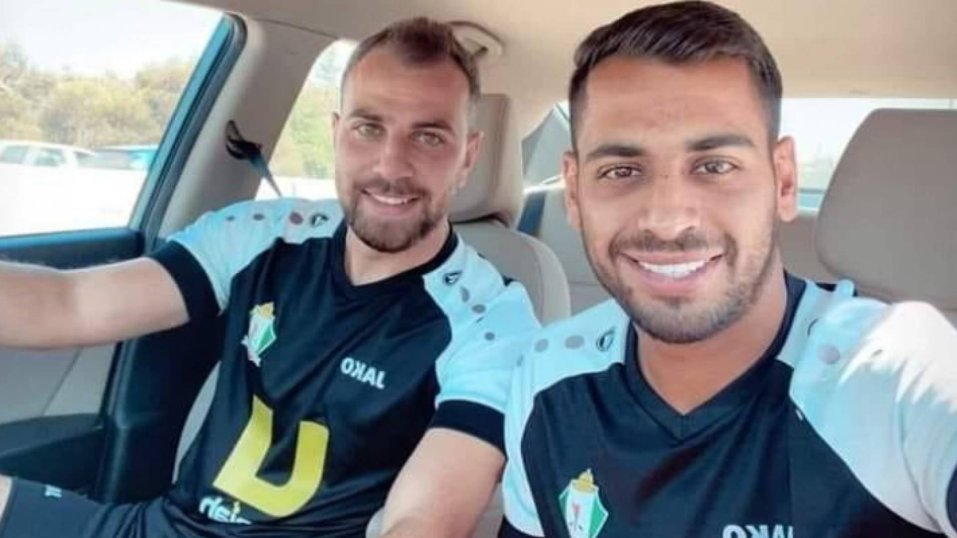 لاعبا الوحدات أحمد طنوس واللبناني أحمد زريق