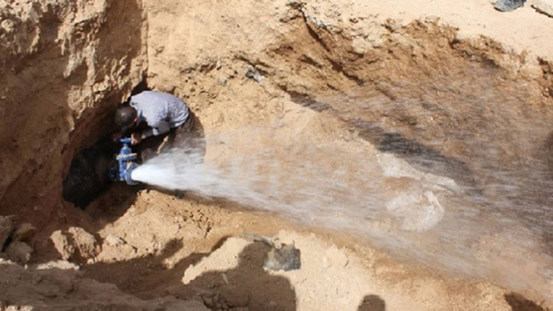 اعتداء على أحد خطوط المياه الرئيسية - أرشيفية