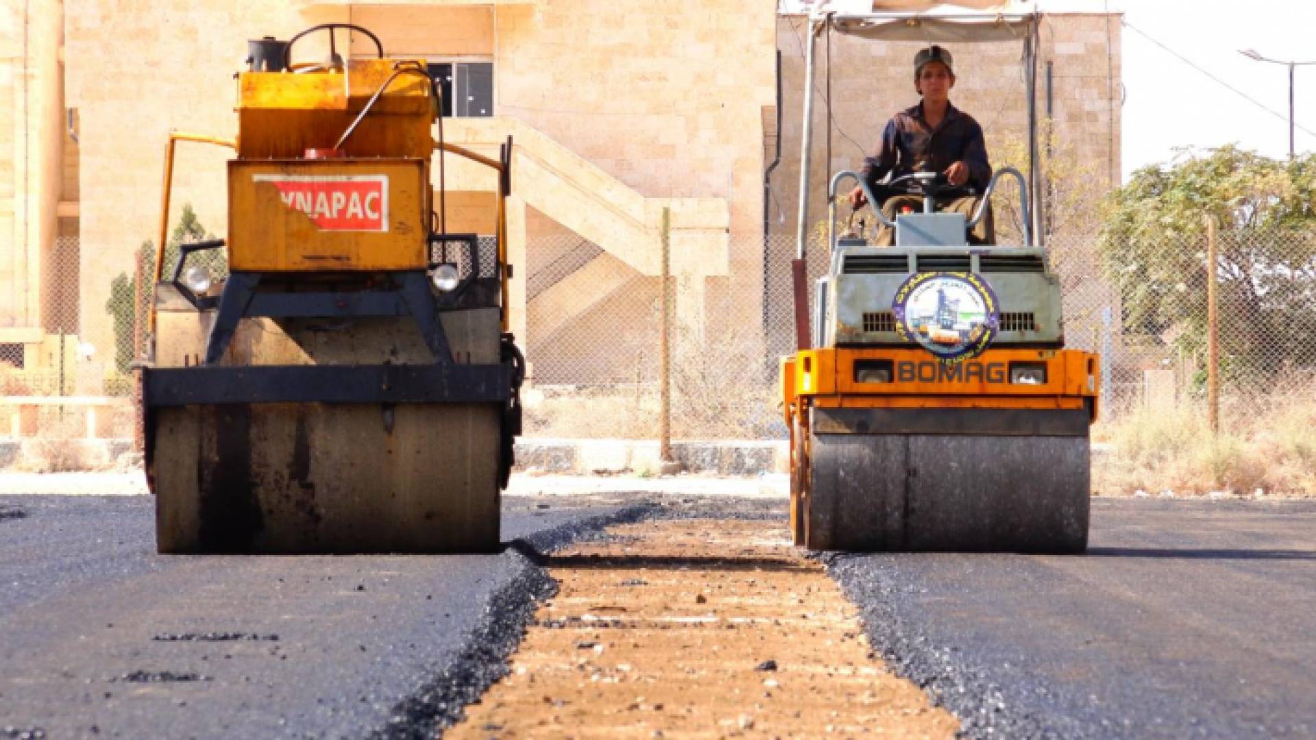 الرمثا.. تعبيد طرق رئيسية وفرعية بقيمة 2 مليون دينار