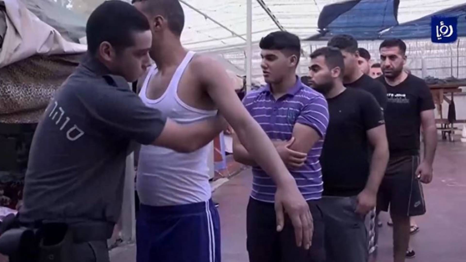 زيادة وتيرة الانتهاكات بحق الأسرى وقرار بمنع الزيارة عنهم