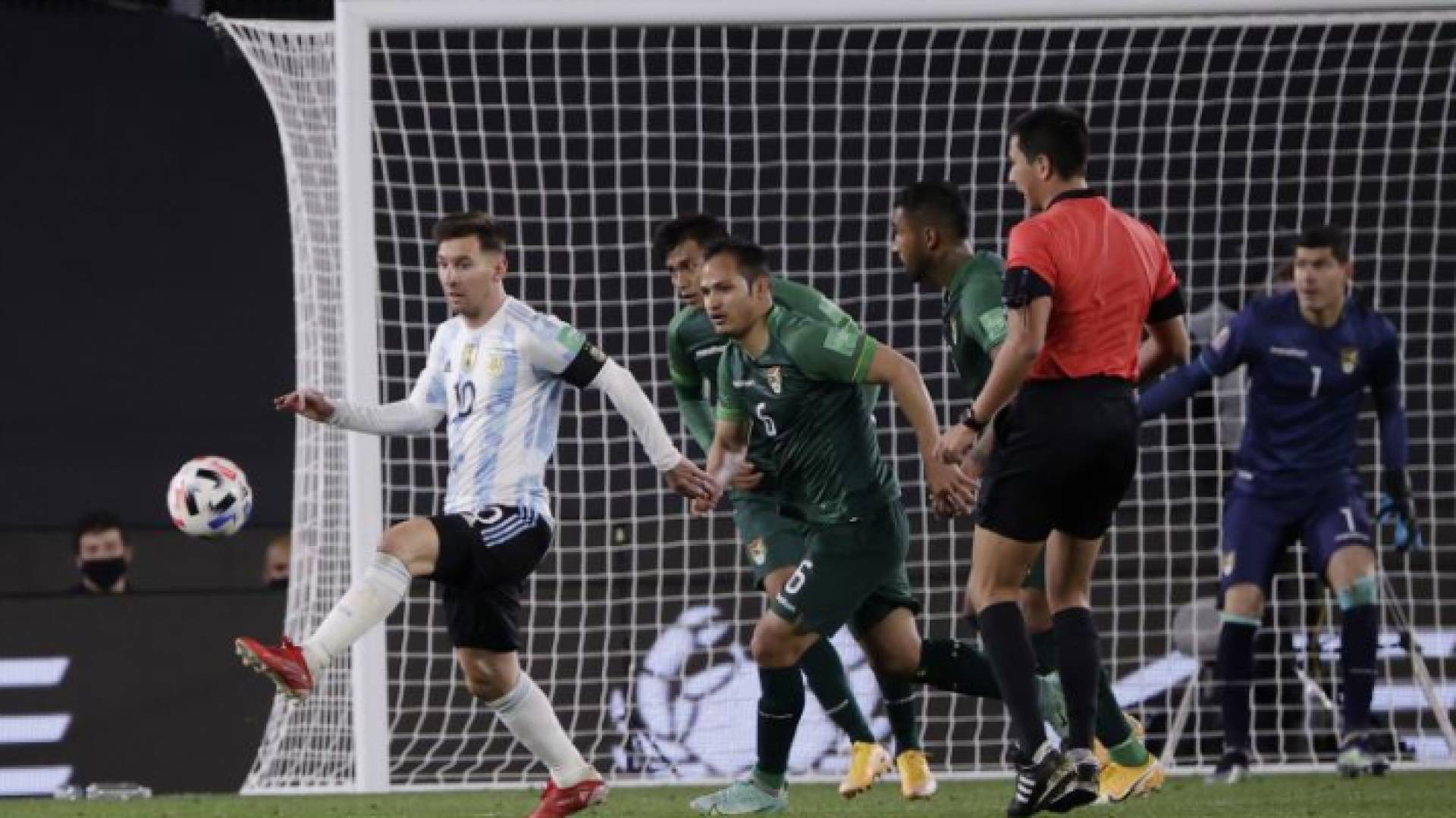 من مباراة الأرجنتين وبوليفيا