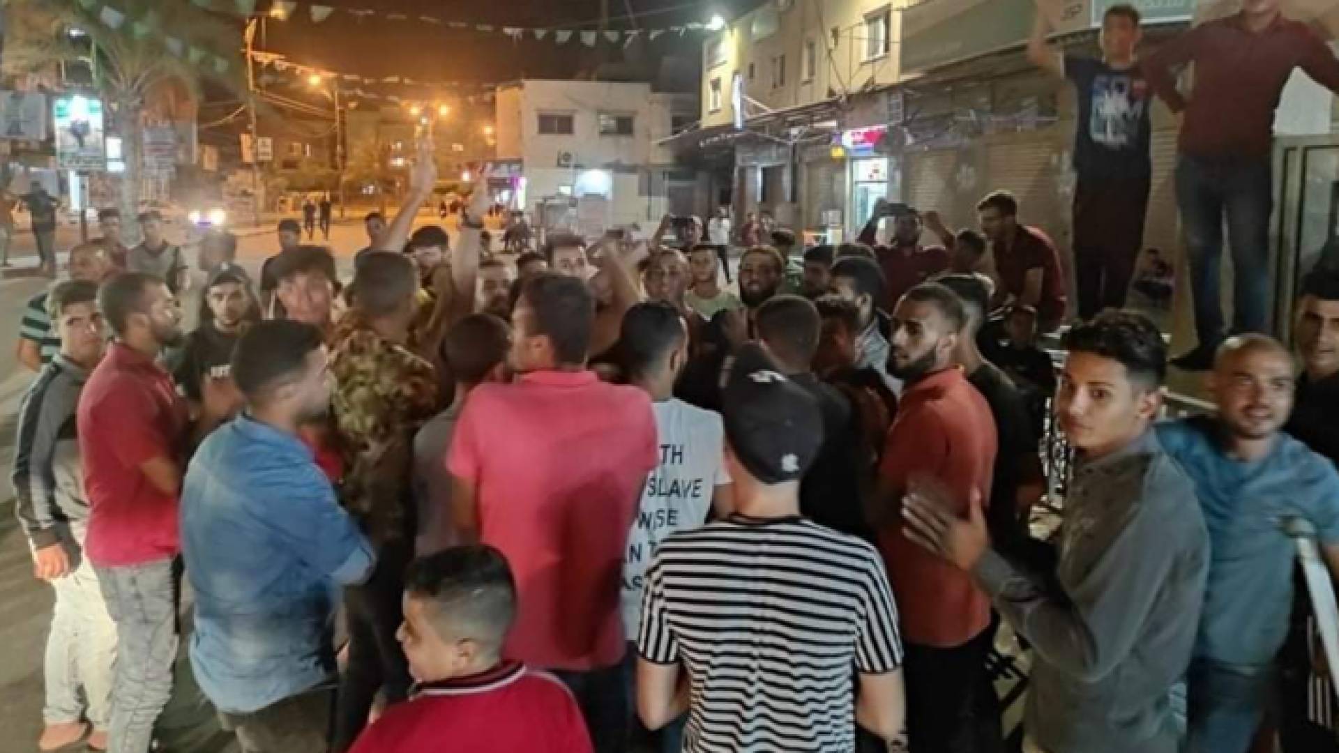 مسيرات تخرج في عدد من المدن الفلسطينية دعما للأسرى