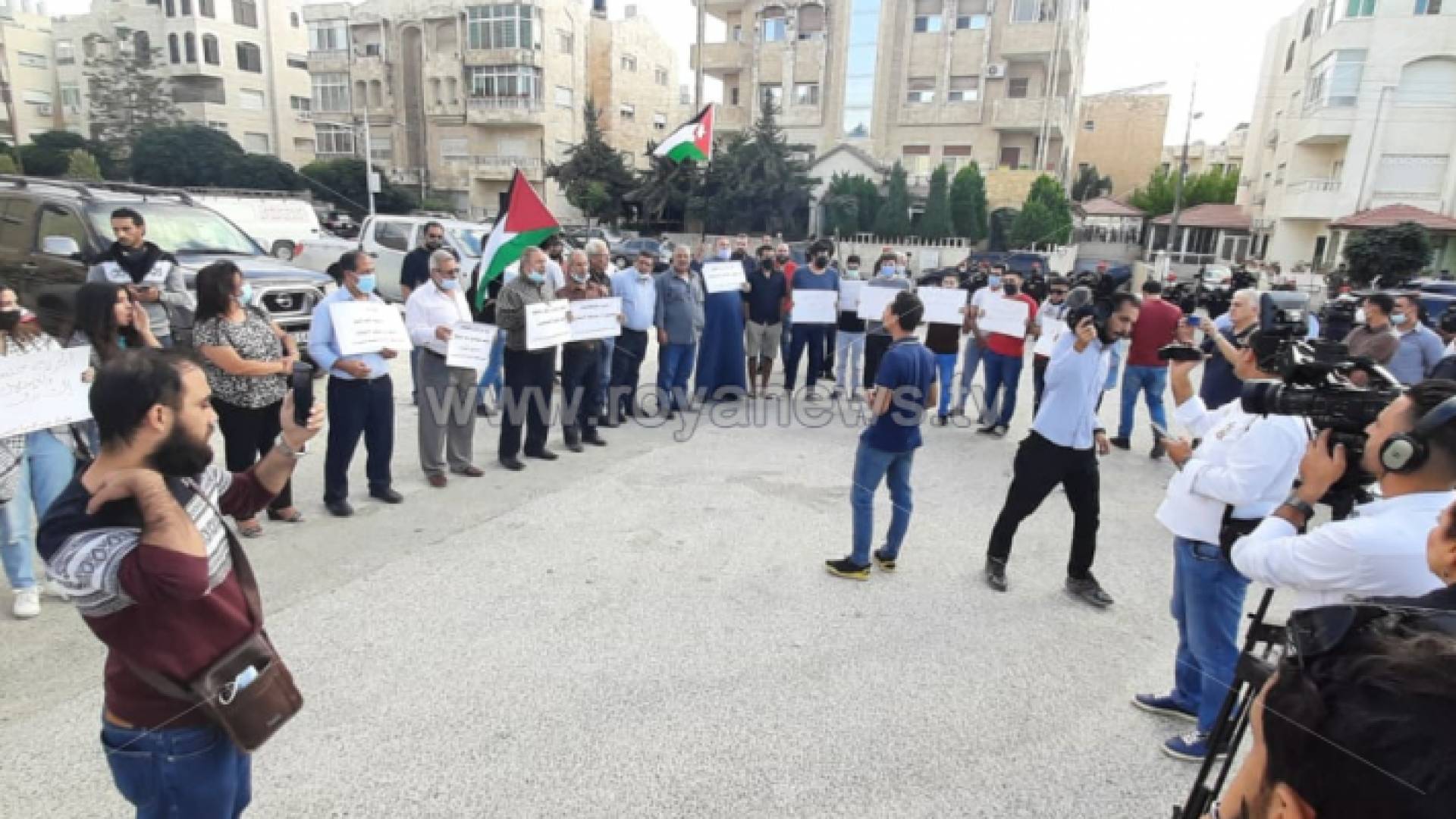 الصورة من الوقفة