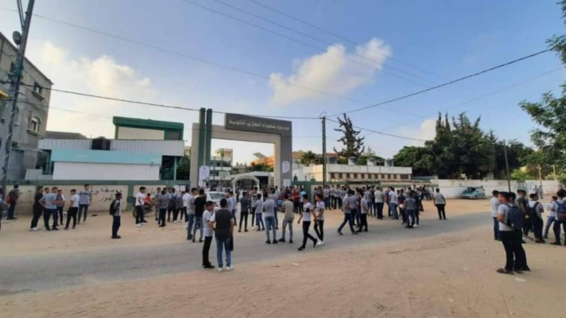 طلبة مدرسة ثانوية في قطاع غزة