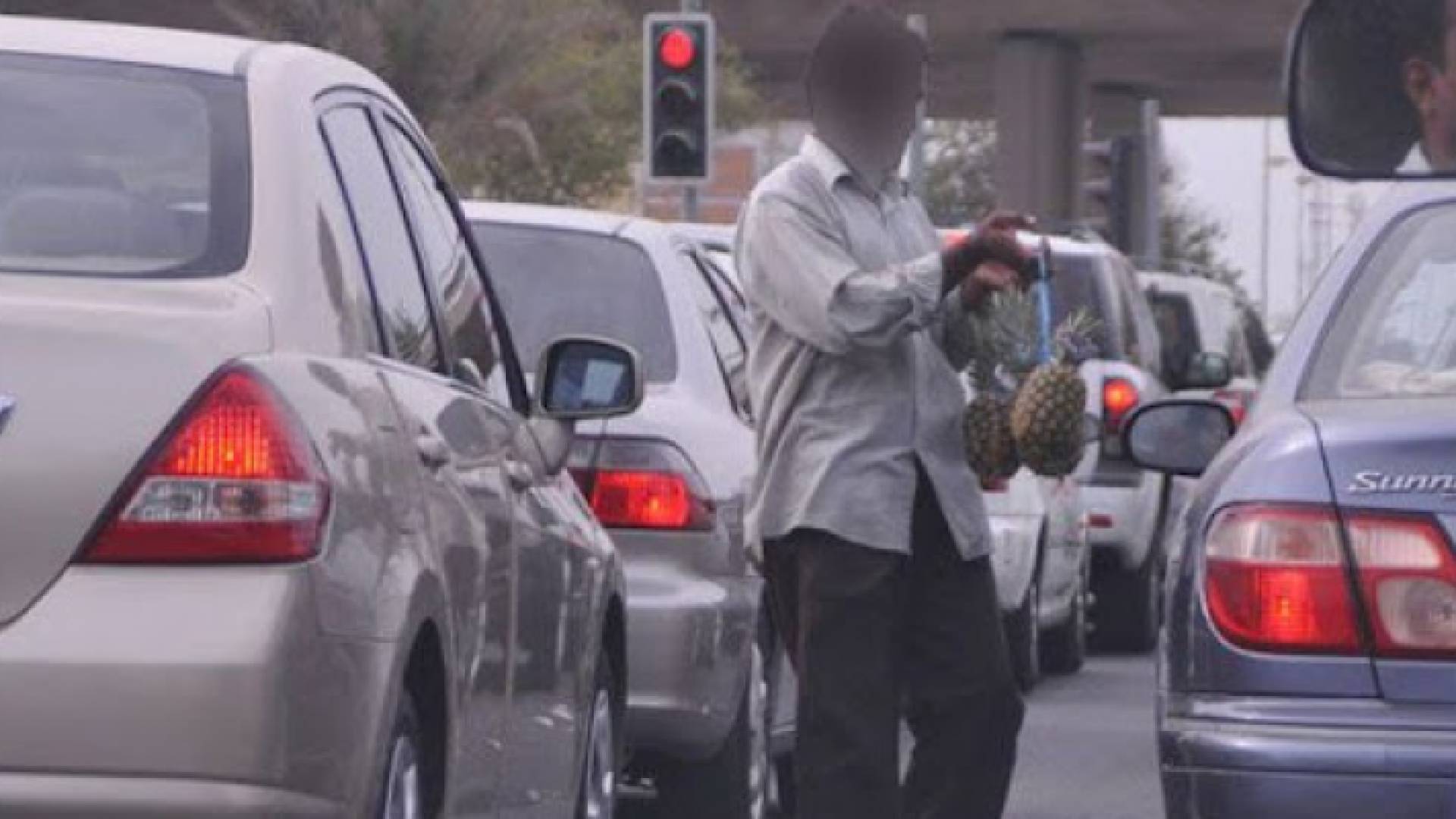 الفراية: يجب اتخاذ اجراءات للحد من ظاهرة الباعة المتجولون على الاشارات الضوئية