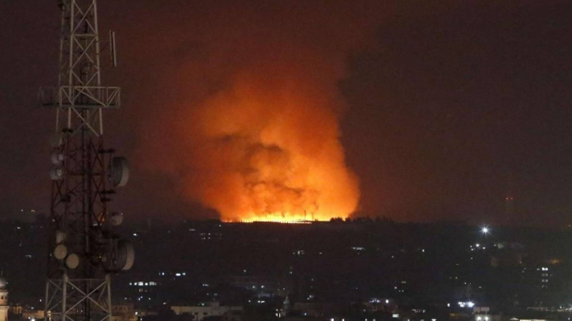 طائرات الاحتلال تشن غارات على أهداف في قطاع غزة