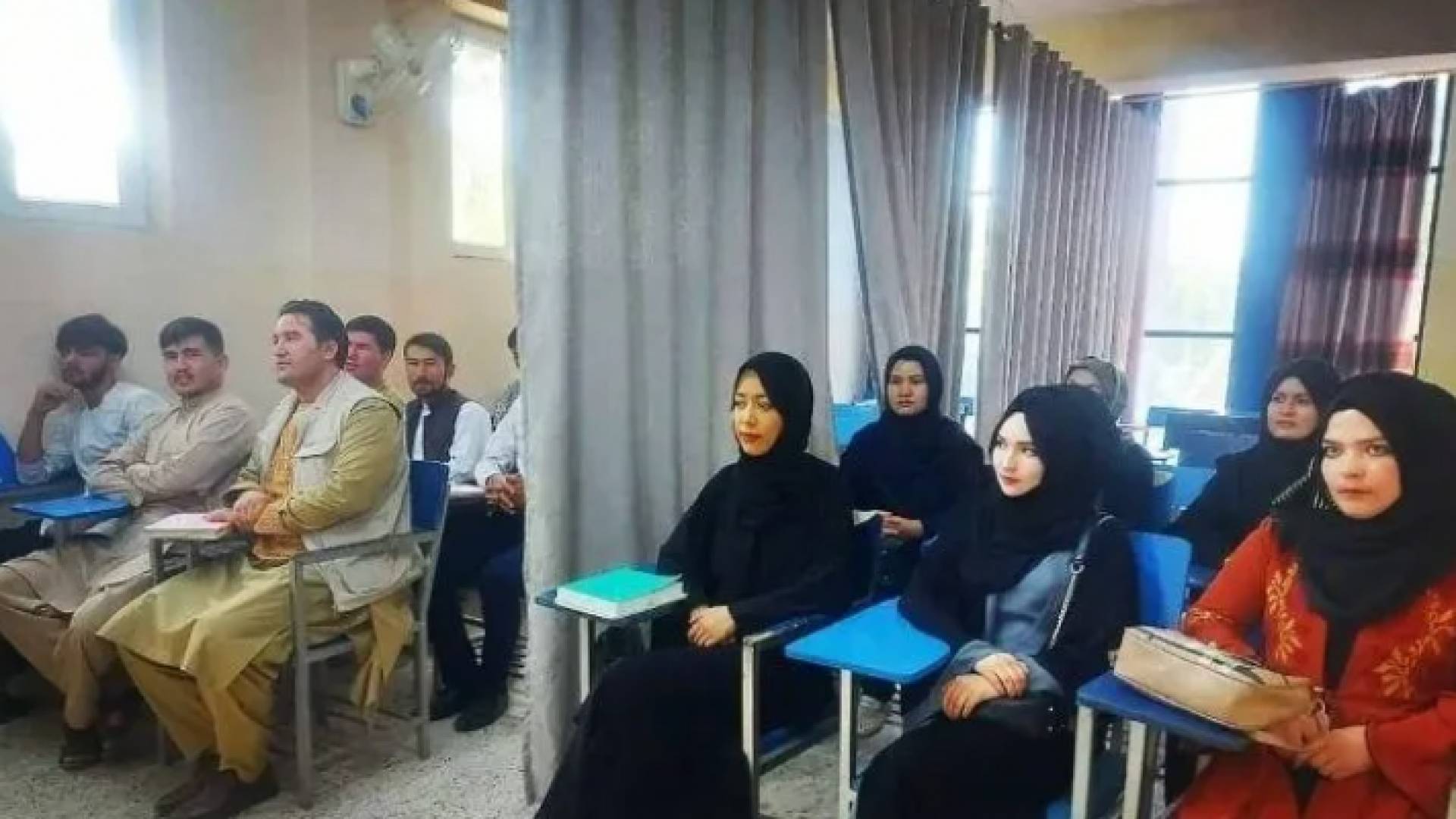 صورة متداولة لاحدى الجامعات في حكومة طالبان