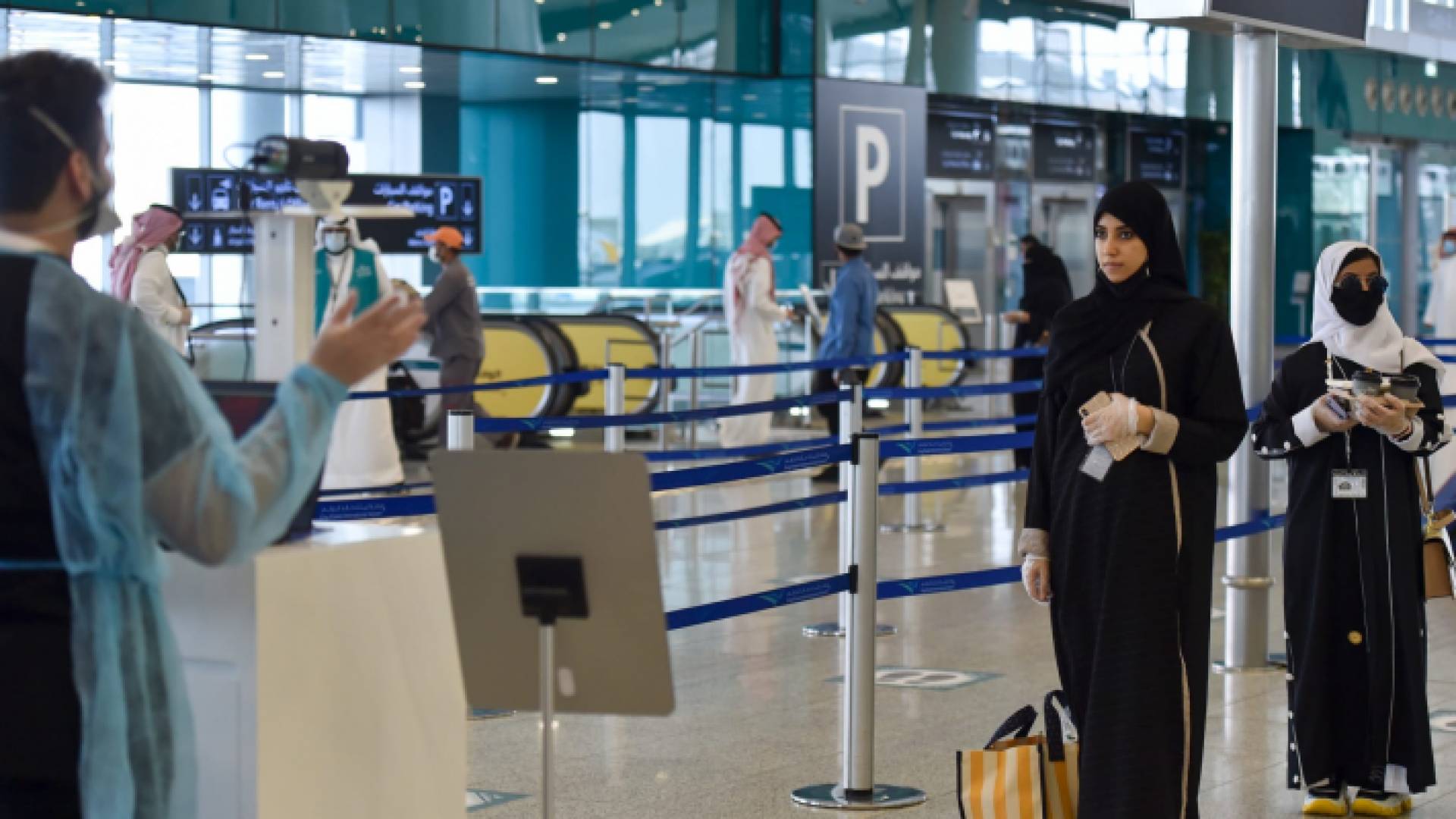 تعديل إجراءات دخول المقيمين والزائرين إلى السعودية