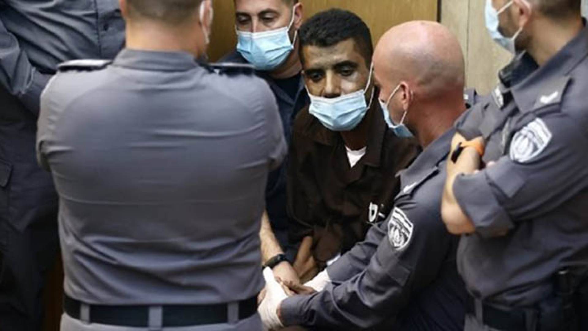 زكريا الزبيدي خلال وجوده في محكمة الإحتلال