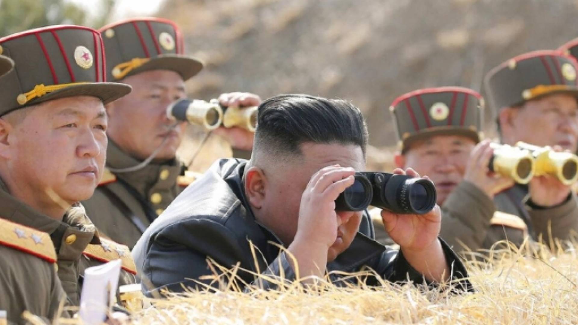 الصاروخان عبرا مسافة طولها حوالى 800 كيلومتر