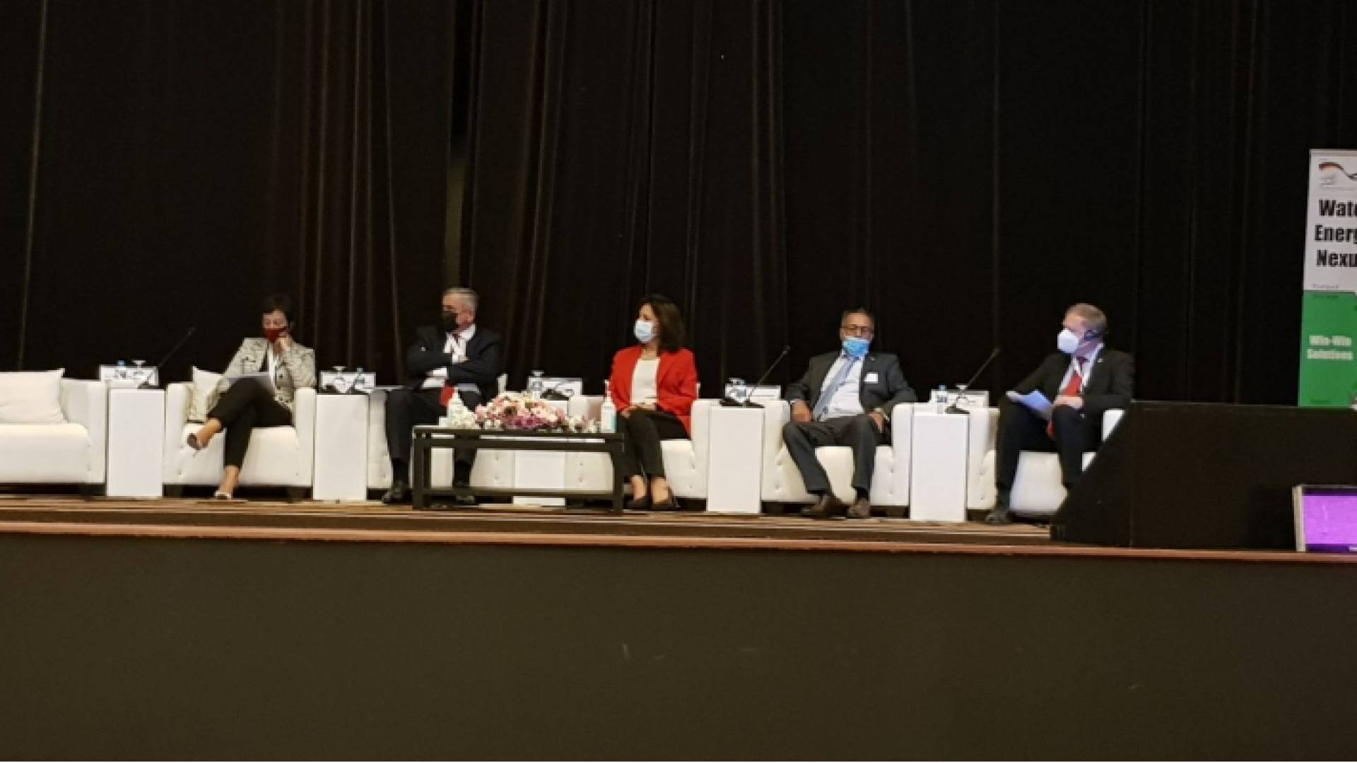 افتتاح مؤتمر المياه والطاقة في البحر الميت