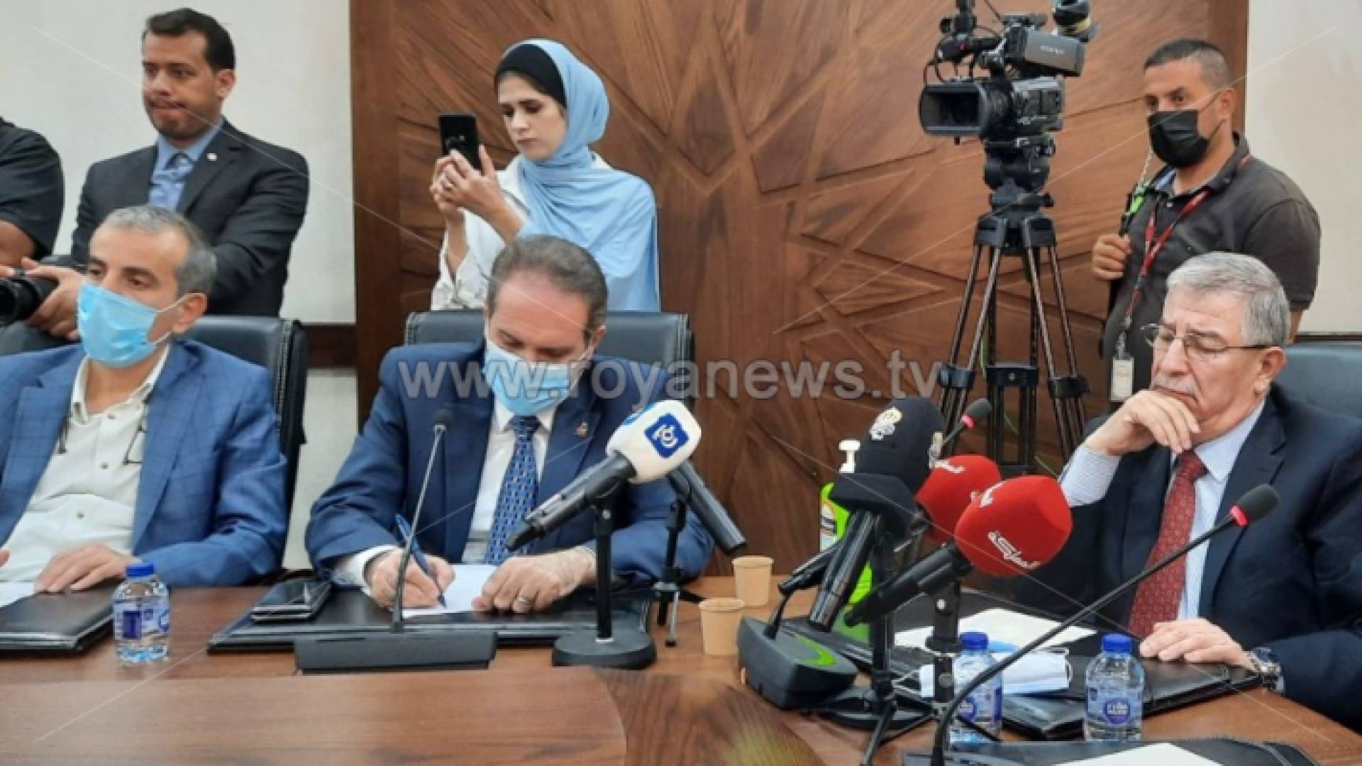 وزير الصحة خلال اجتماع لجنة الصحة النيابية