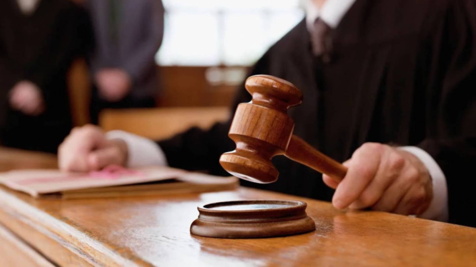 مطرقة قاض - تعبيرية