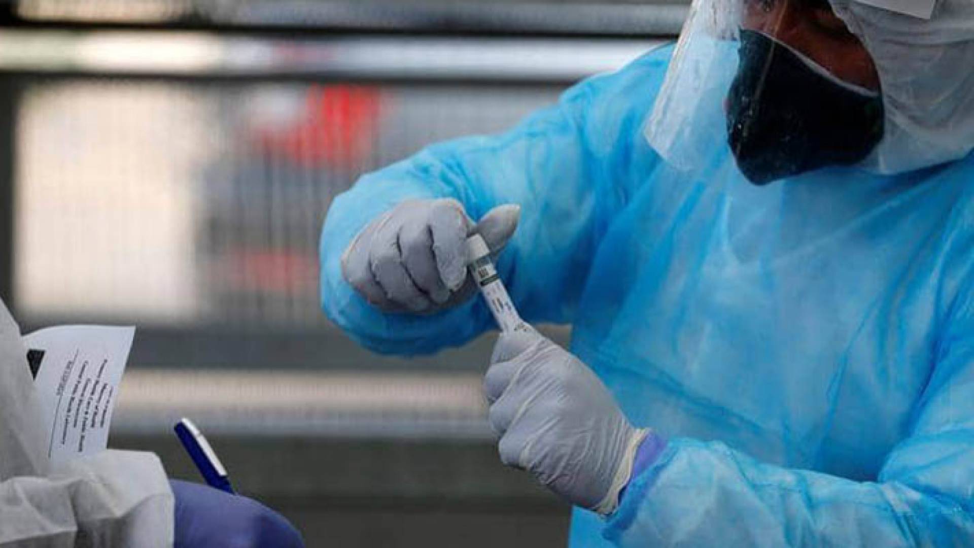 إجراء فحص كورونا - ارشيفية